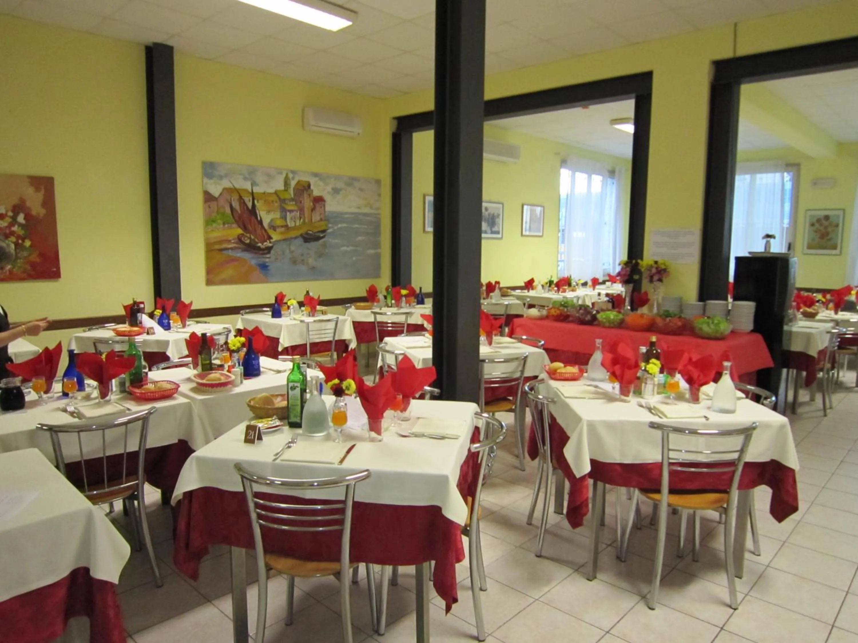 Restaurant/places to eat in Hotel Tokio