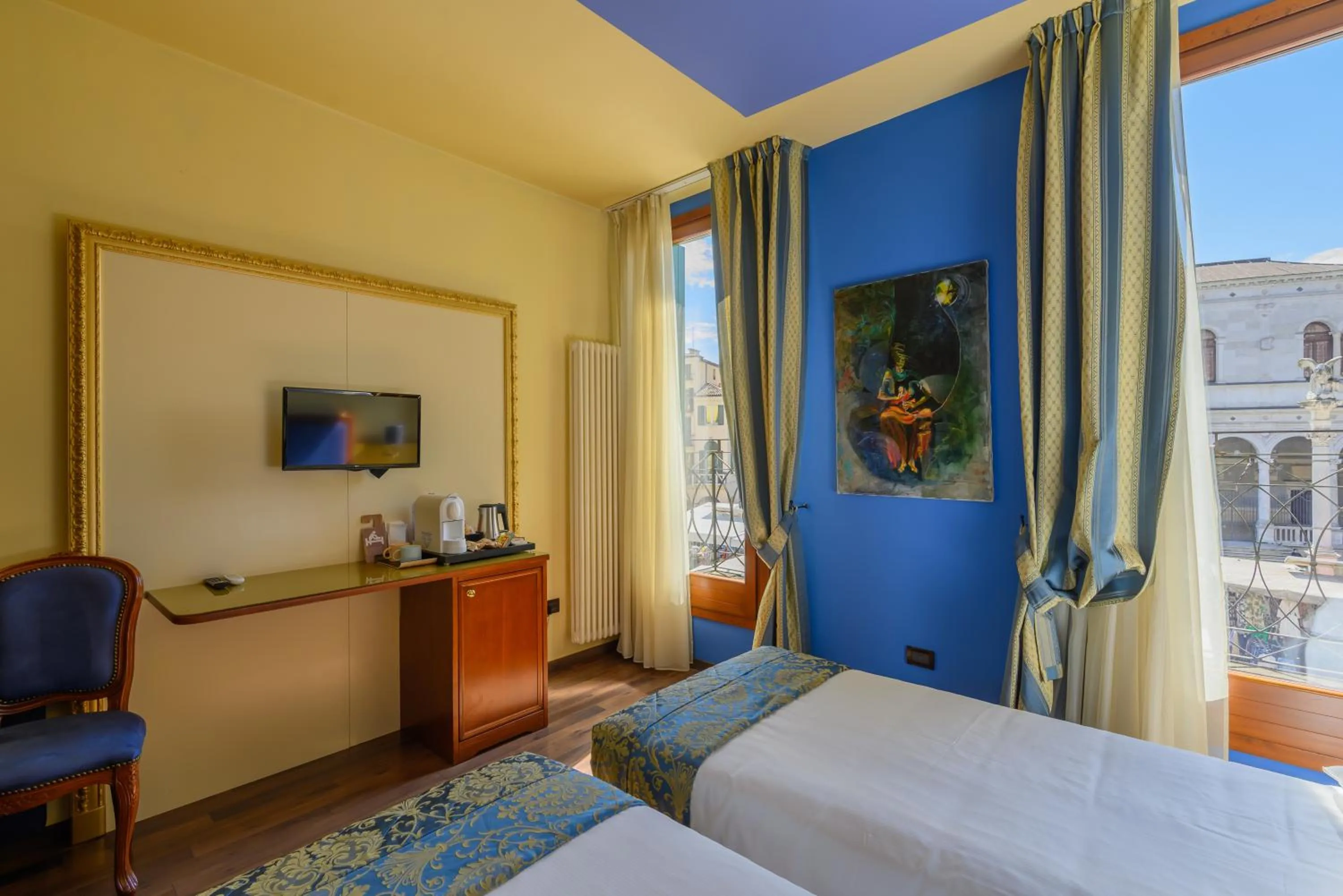 Photo of the whole room, Bed in Diamantino Town House