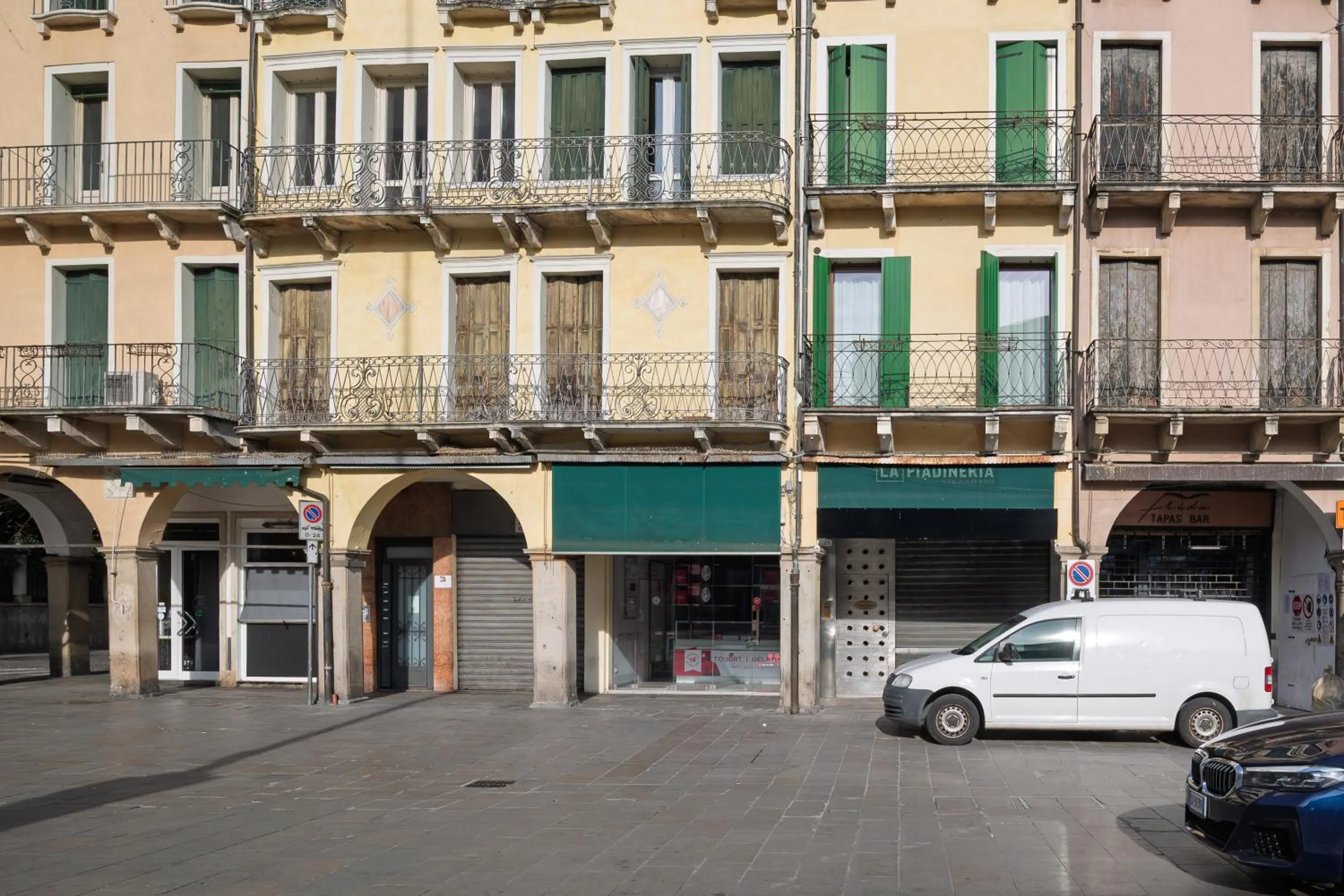 Property building in Diamantino Town House