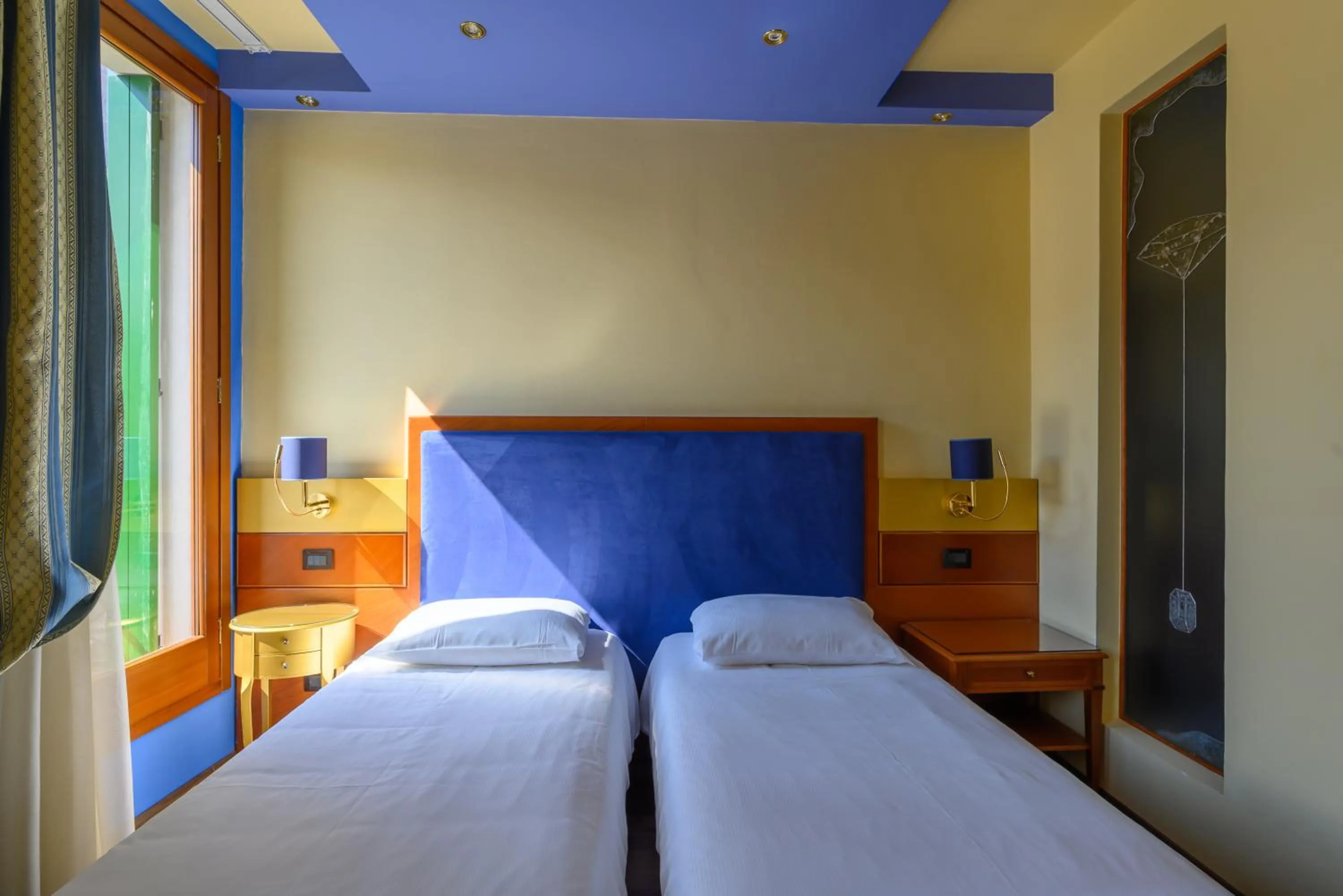 Photo of the whole room, Bed in Diamantino Town House