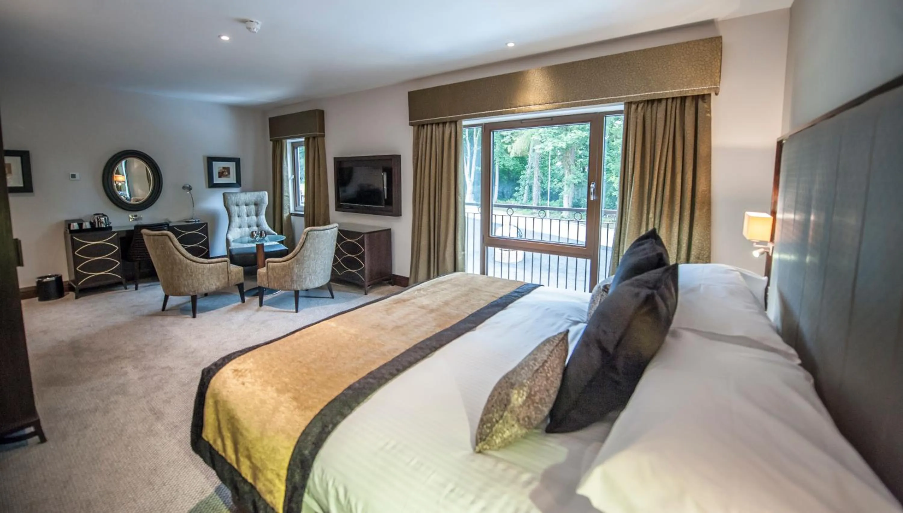 Photo of the whole room, Bed in Parklands Hotel & Country Club