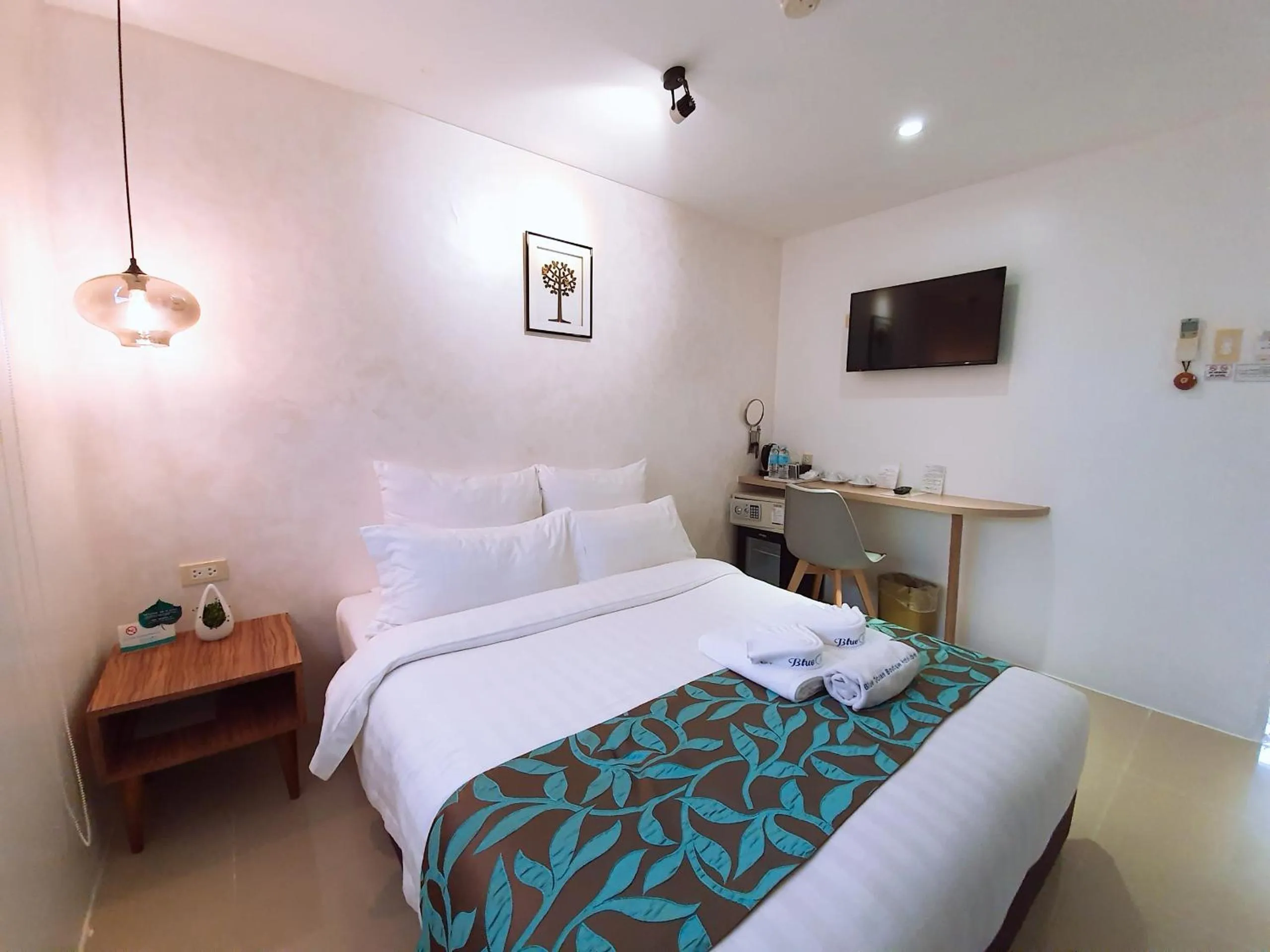 Photo of the whole room, Bed in BLUE OCEAN BOUTIQUE HOTEL - Boracay Island