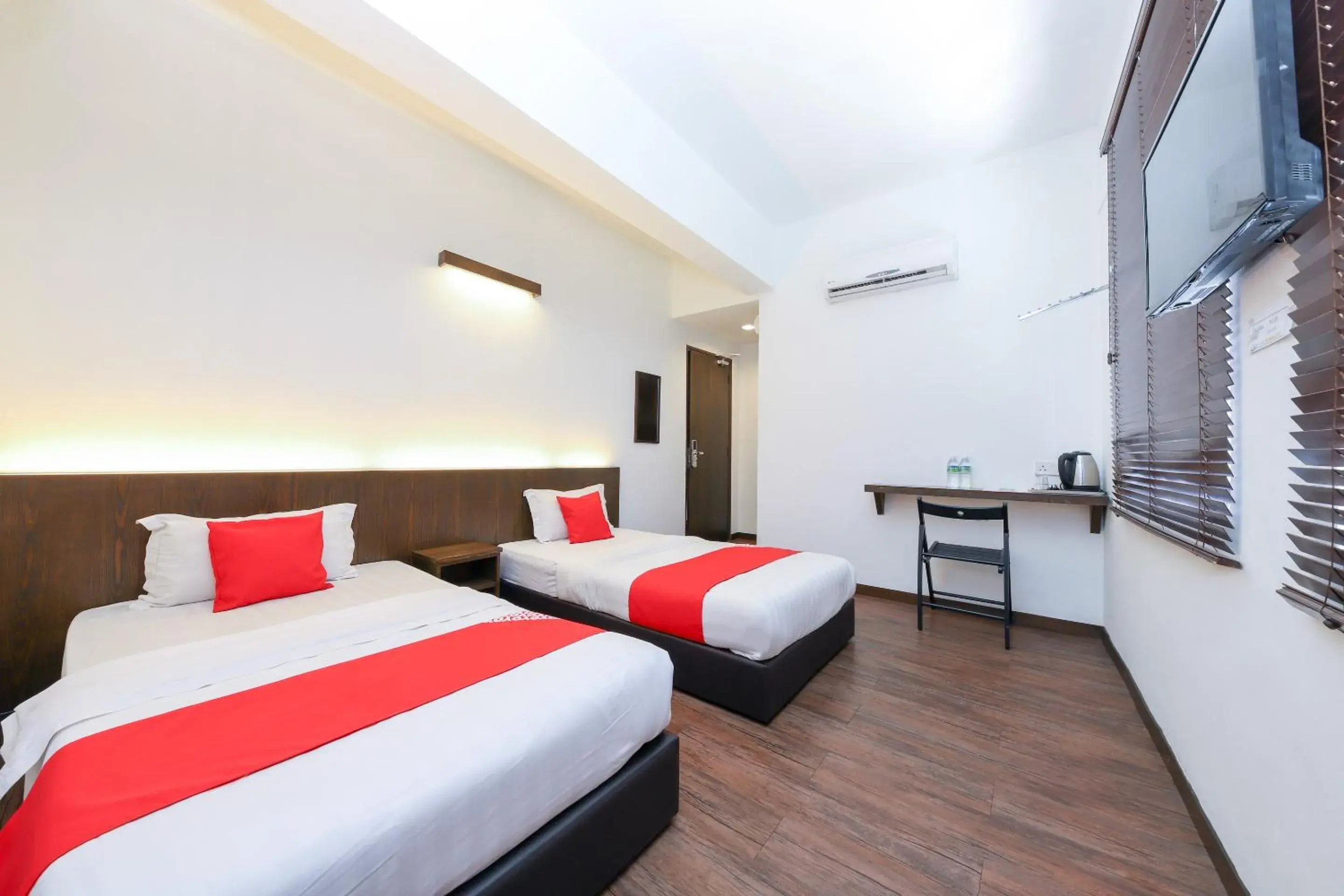 Deluxe Twin Room in OYO 724 Hotel Madras Deluxe Twin Room in OYO 724 Hotel Madras