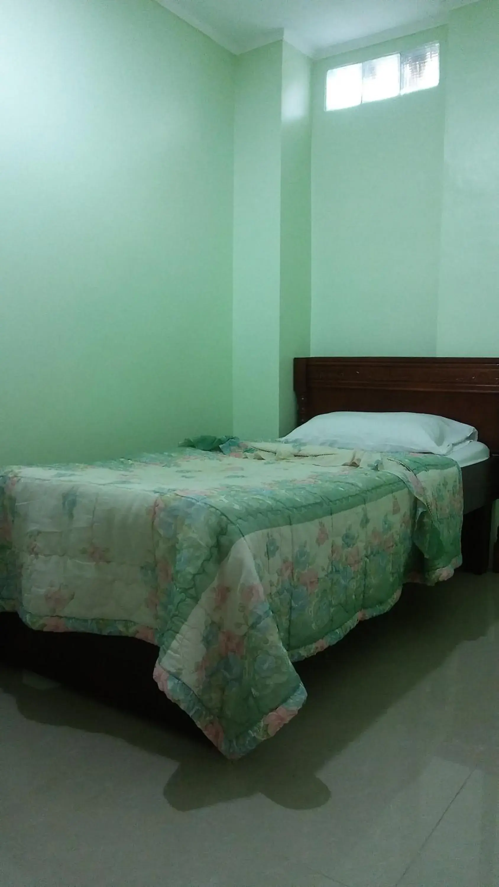 Single Room with Bathroom - single occupancy in Dweller's Pensione Single Room with Bathroom - single occupancy in Dweller's Pensione