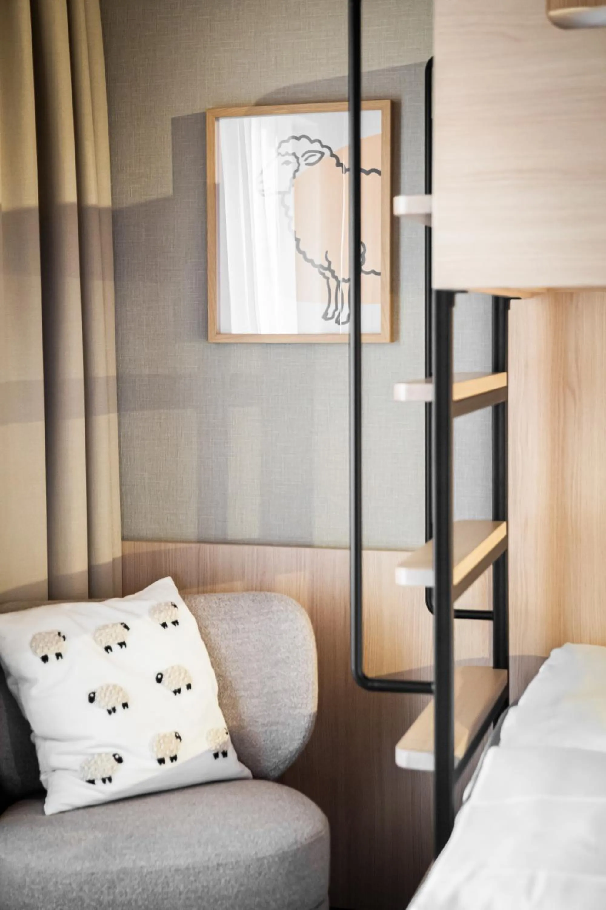 Decorative detail, Bed in Bude54