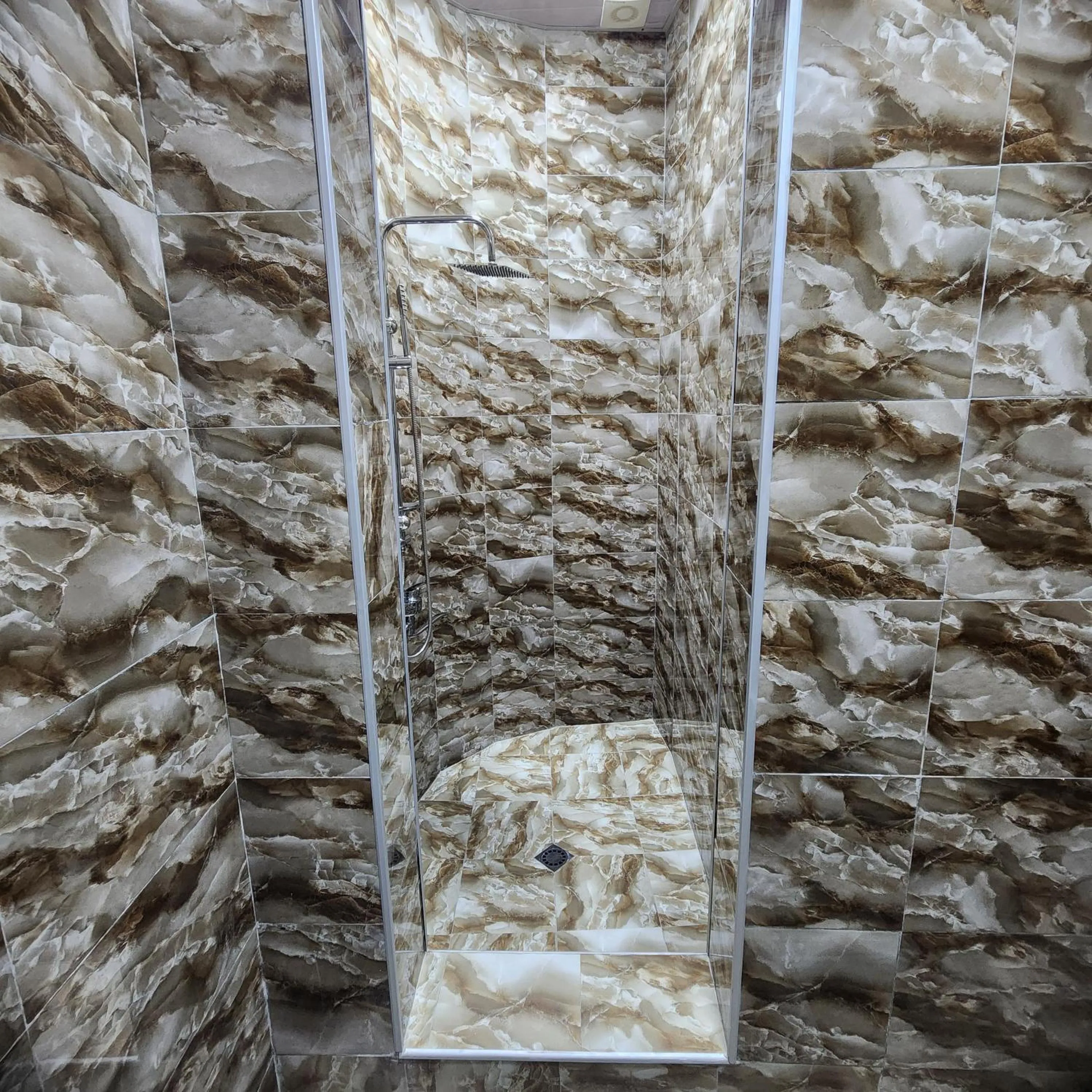 Shower in Hotel Piza