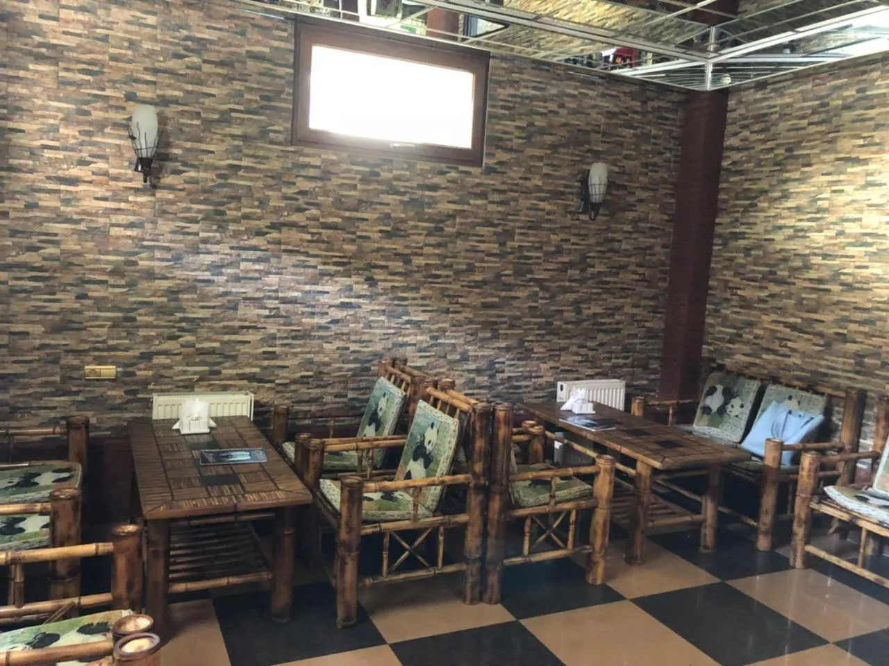 Restaurant/places to eat in Hotel Piza