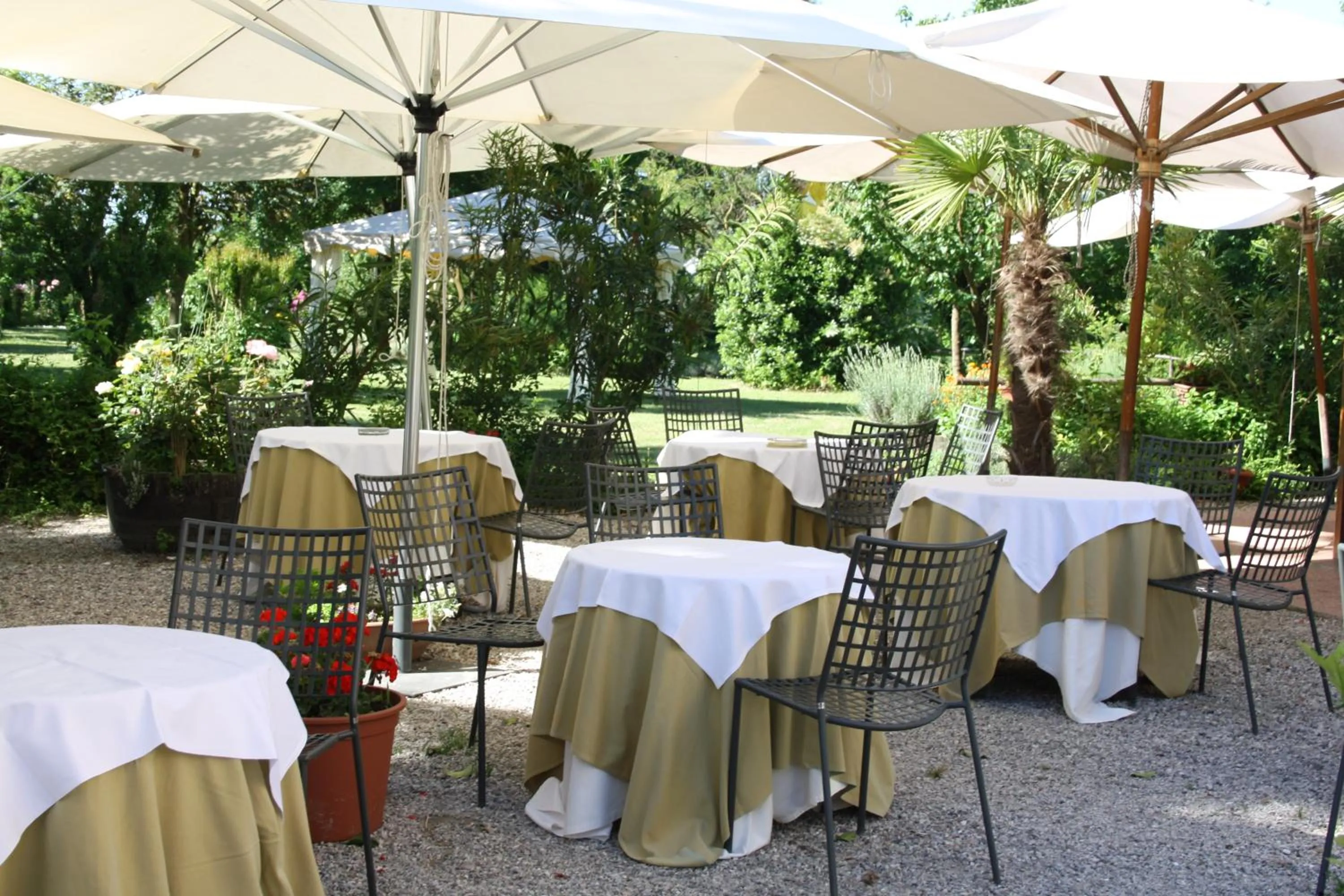 Restaurant/places to eat in Villa Belfiore