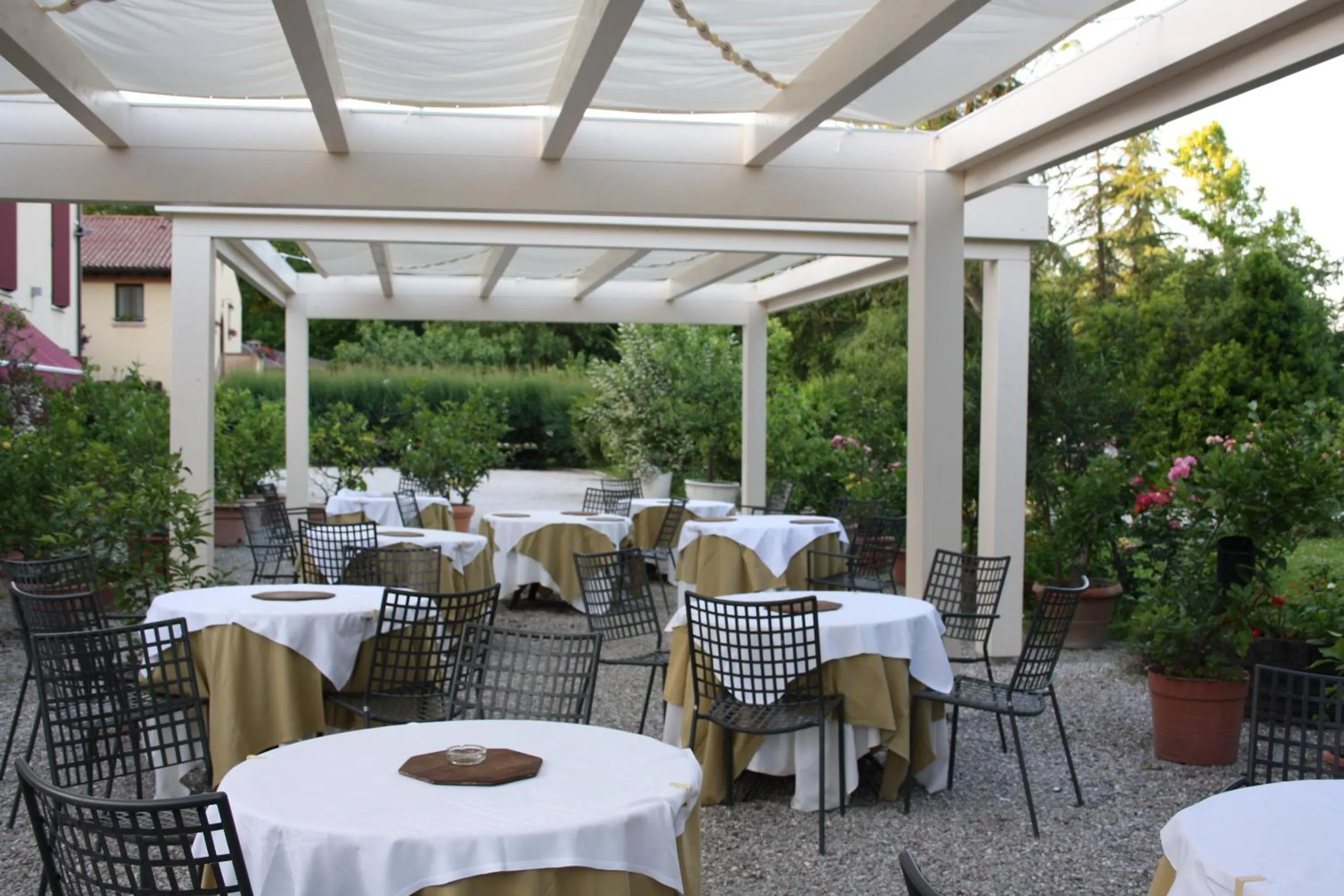 Restaurant/places to eat in Villa Belfiore