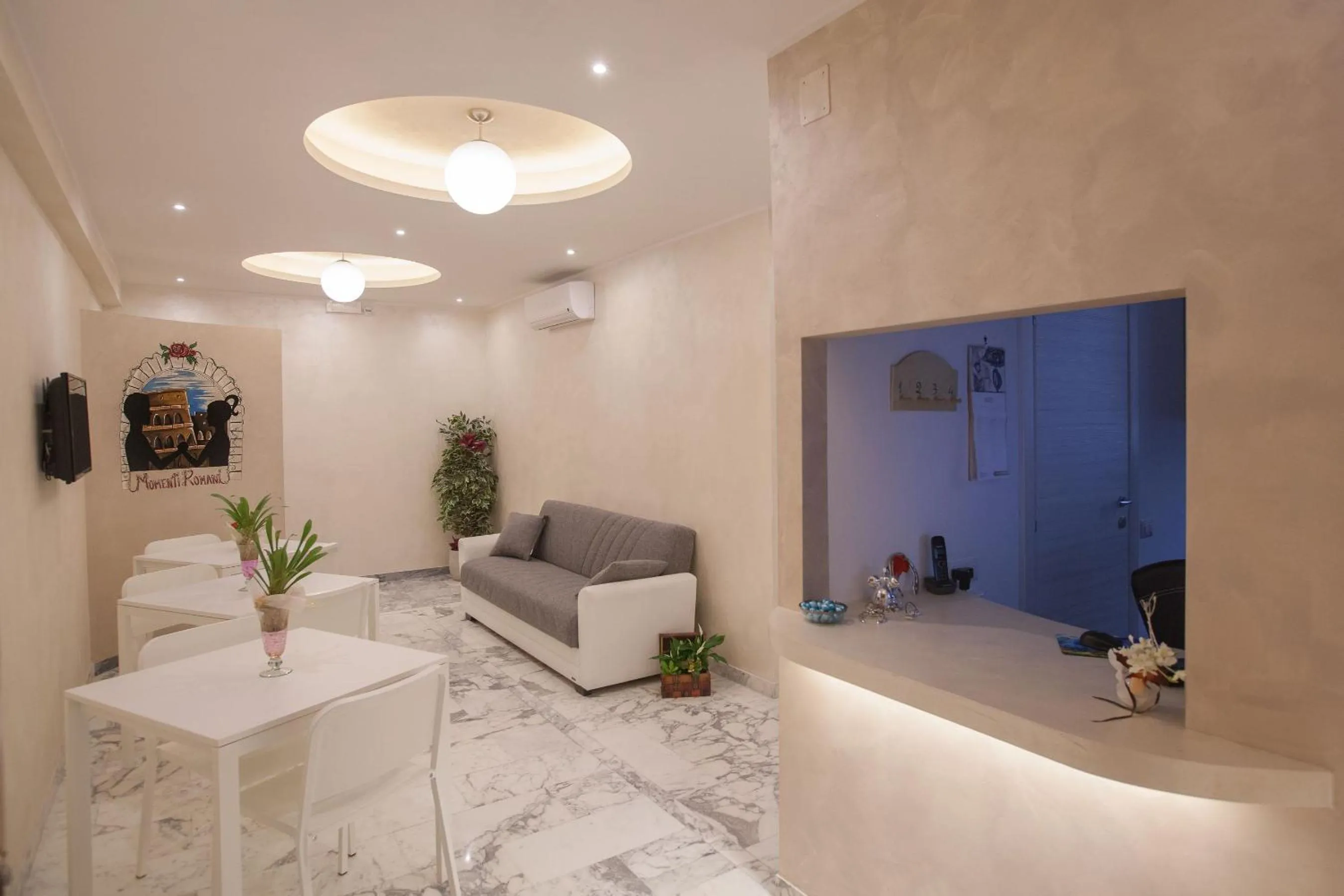 Lounge or bar in B&B Momenti Romani