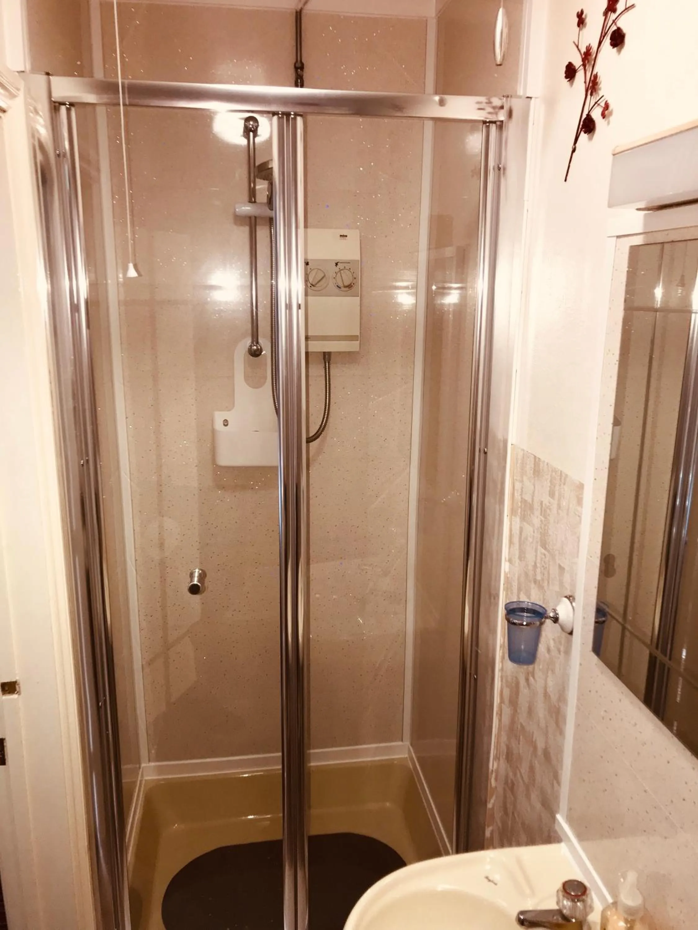 Shower in Spalite Hotel