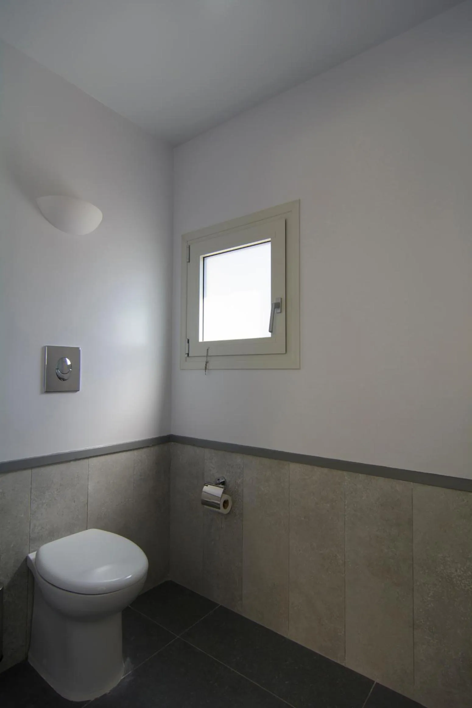 Toilet in Lavender Cove