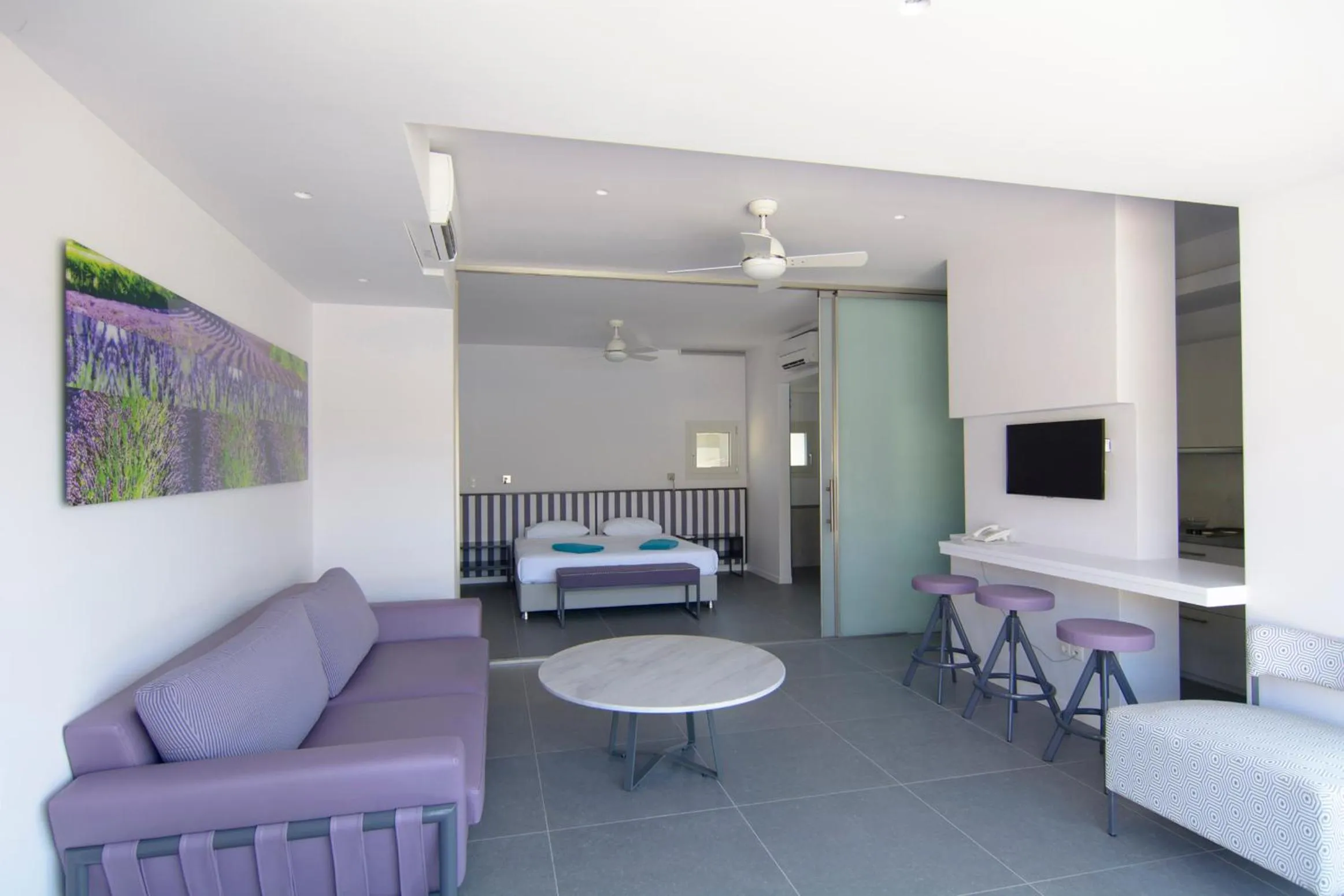 Photo of the whole room, Bed in Lavender Cove