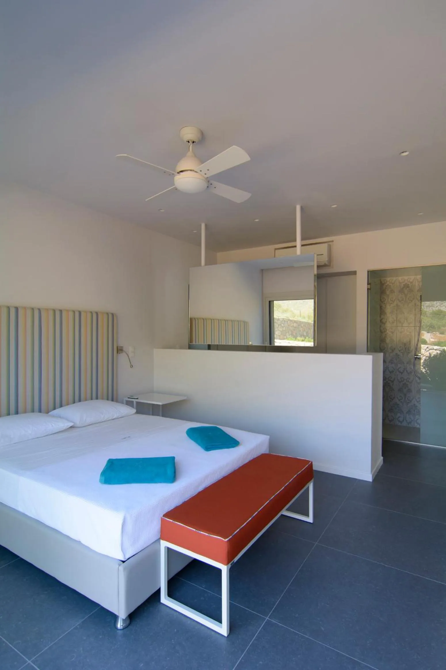 Bedroom, Bed in Lavender Cove