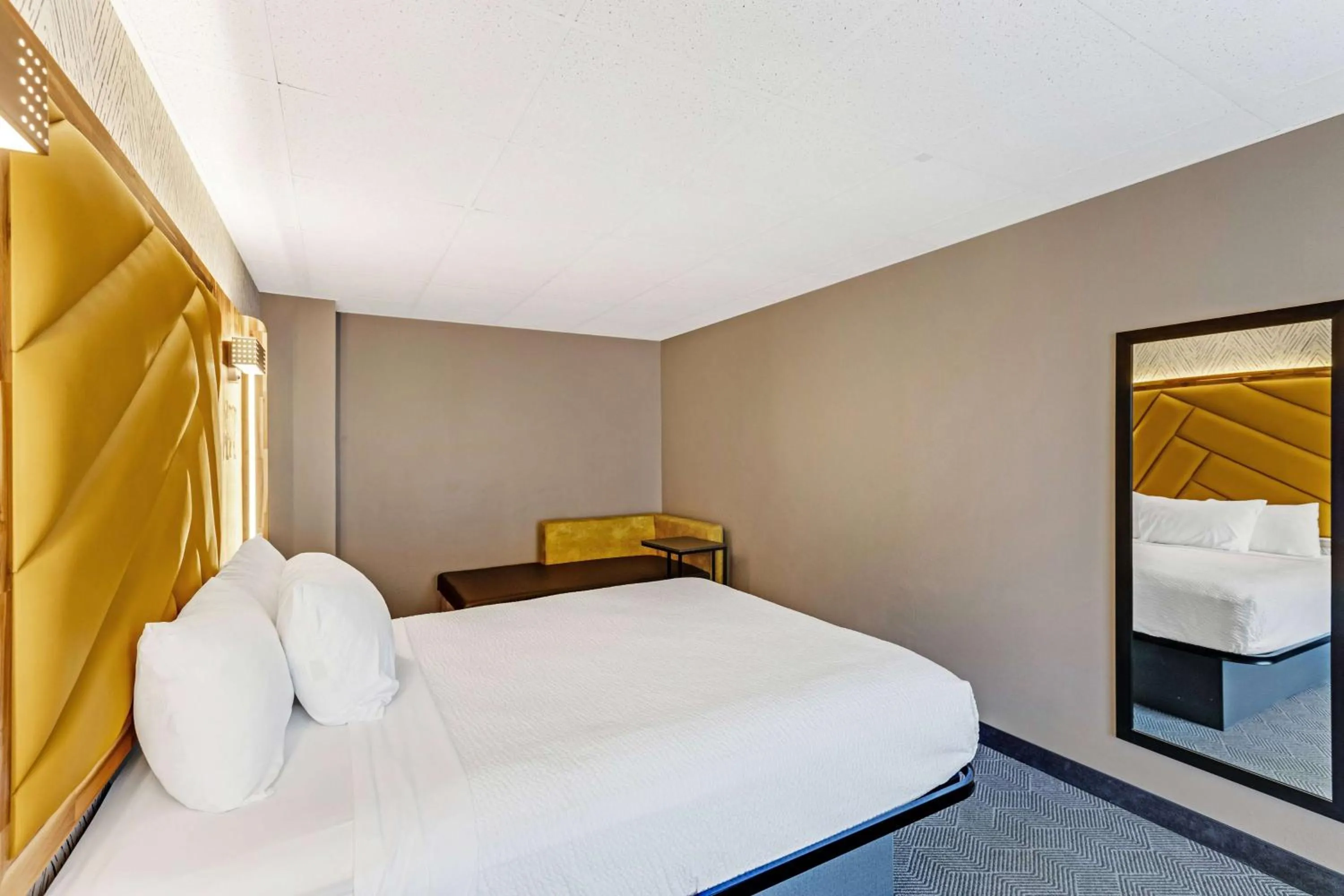 Photo of the whole room, Bed in The Wander Hotel