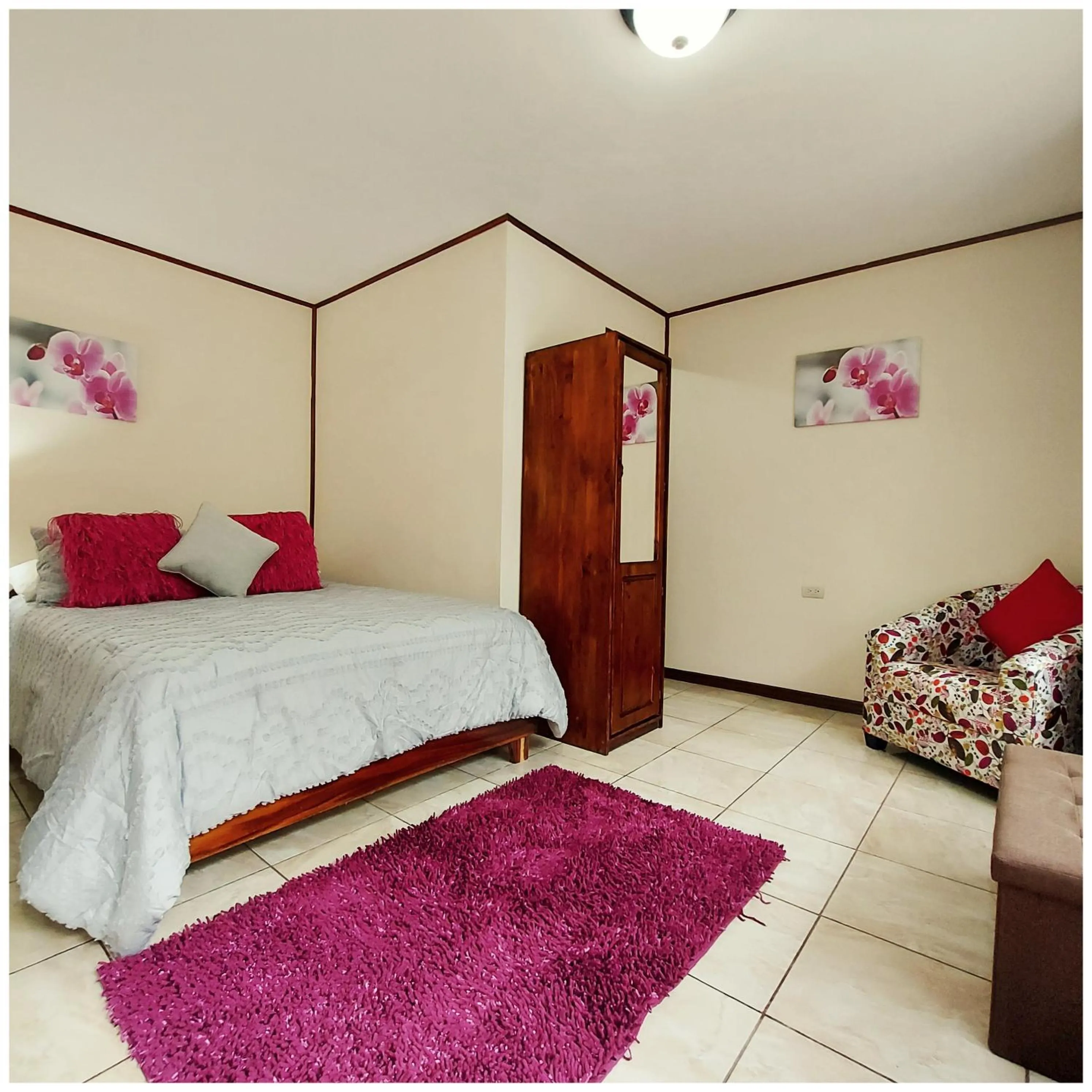 Photo of the whole room, Bed in Dreams Lodge