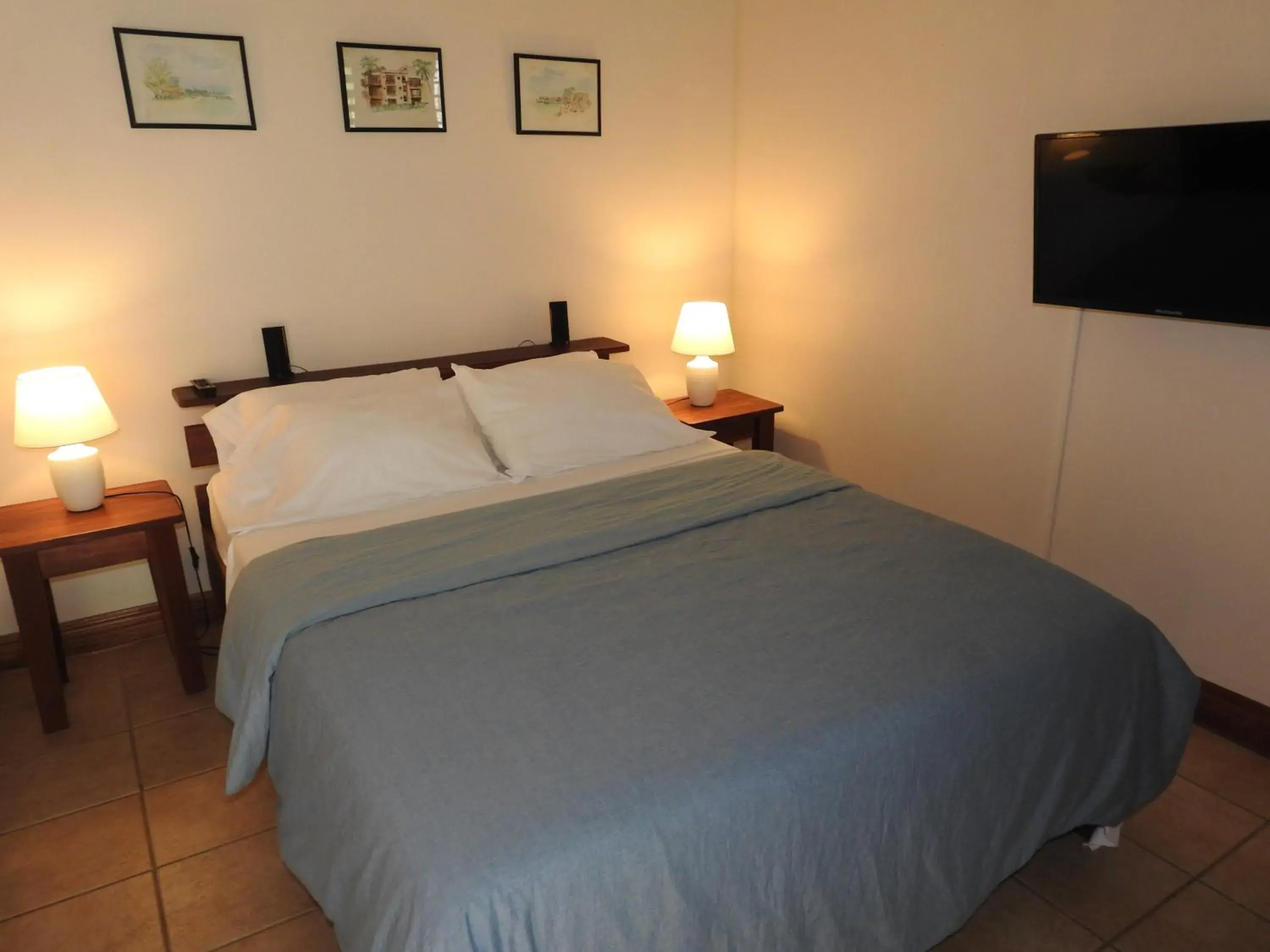 Deluxe Queen Room in Playa Negra Guesthouse Deluxe Queen Room in Playa Negra Guesthouse