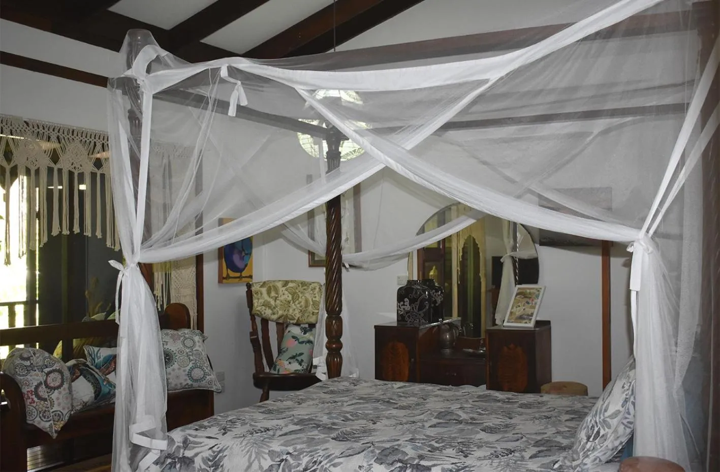 Bed in Oskar's Rain Forest Retreat