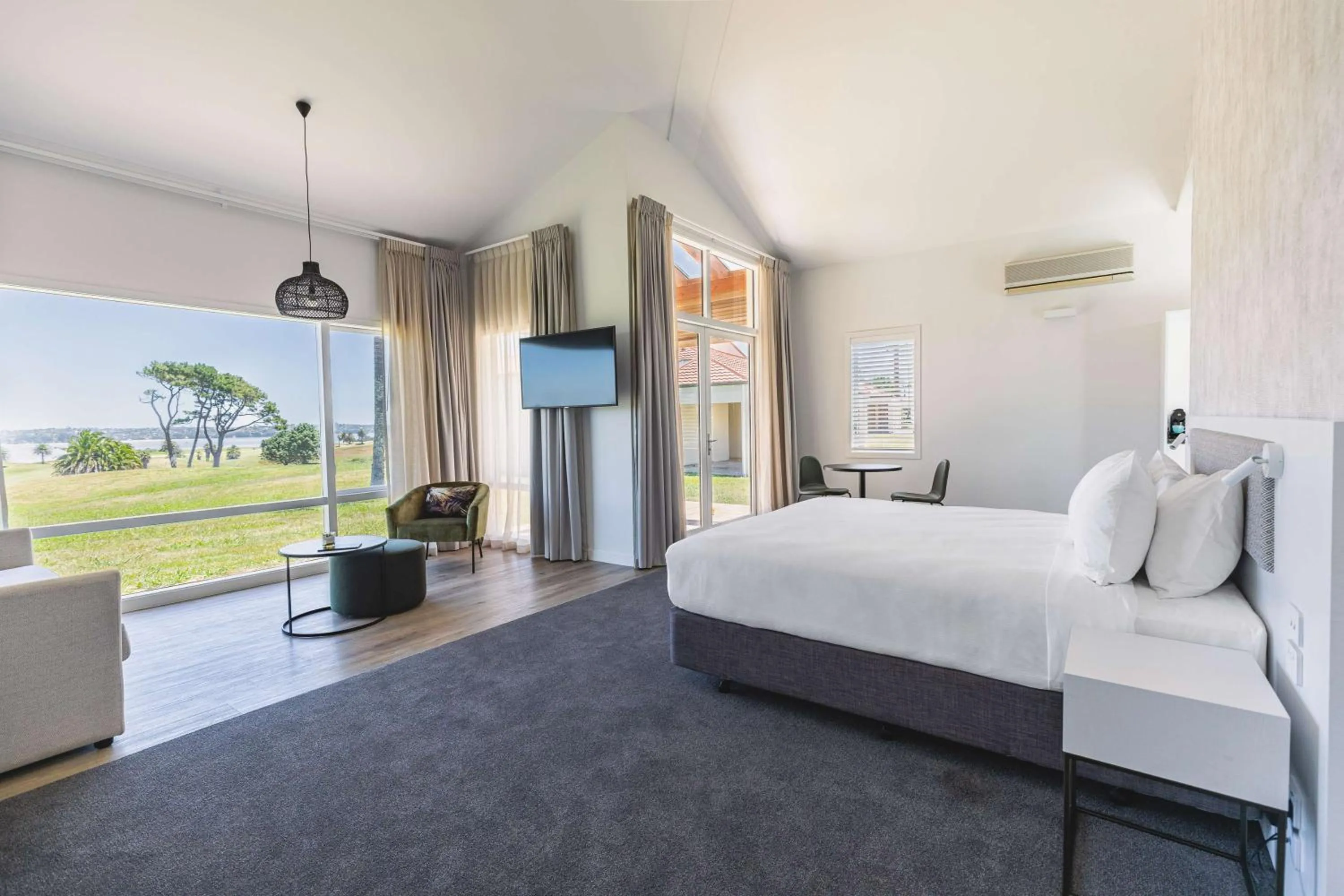 Property building, Bed in Rydges Formosa Auckland Golf Resort