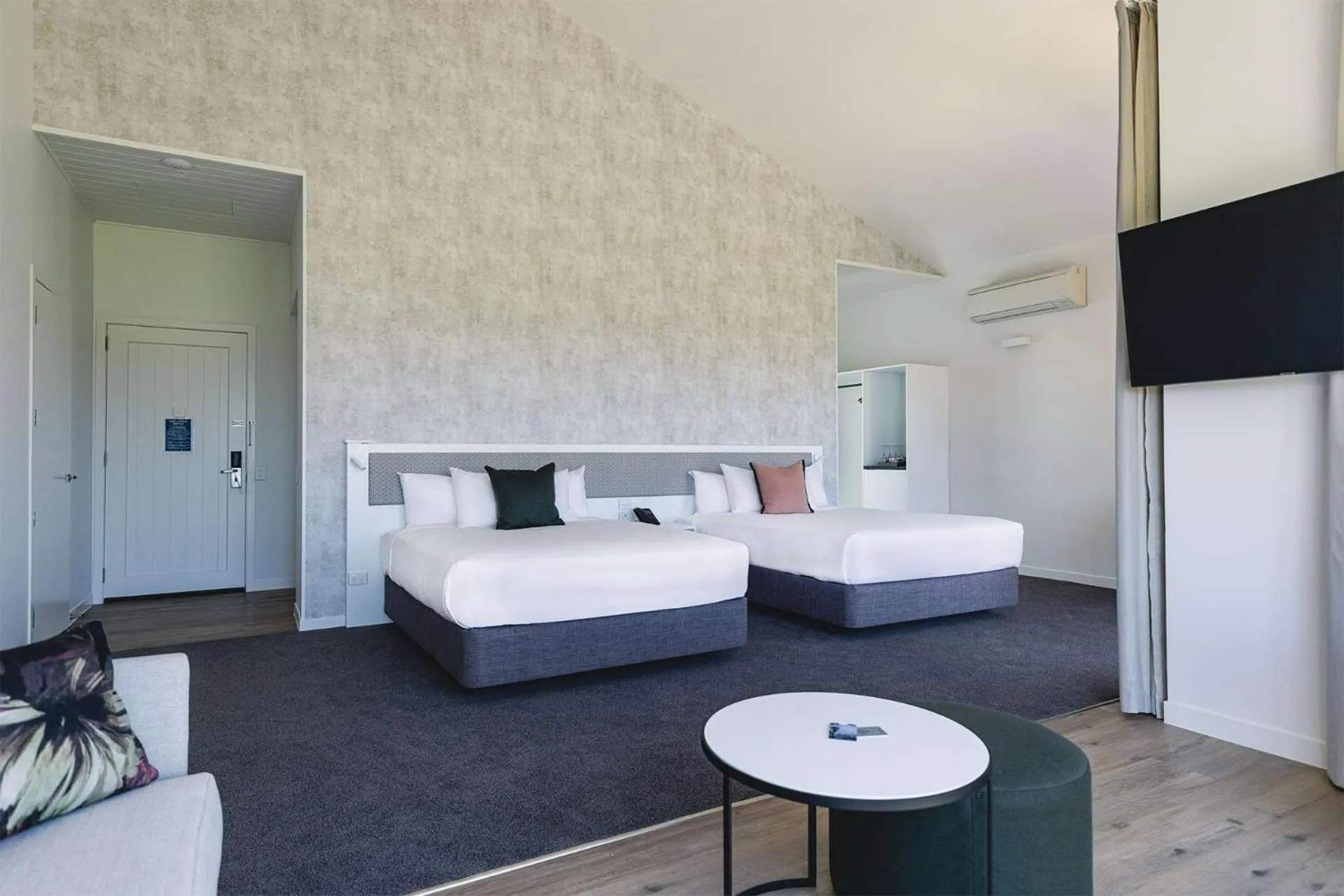 Bedroom, Bed in Rydges Formosa Auckland Golf Resort