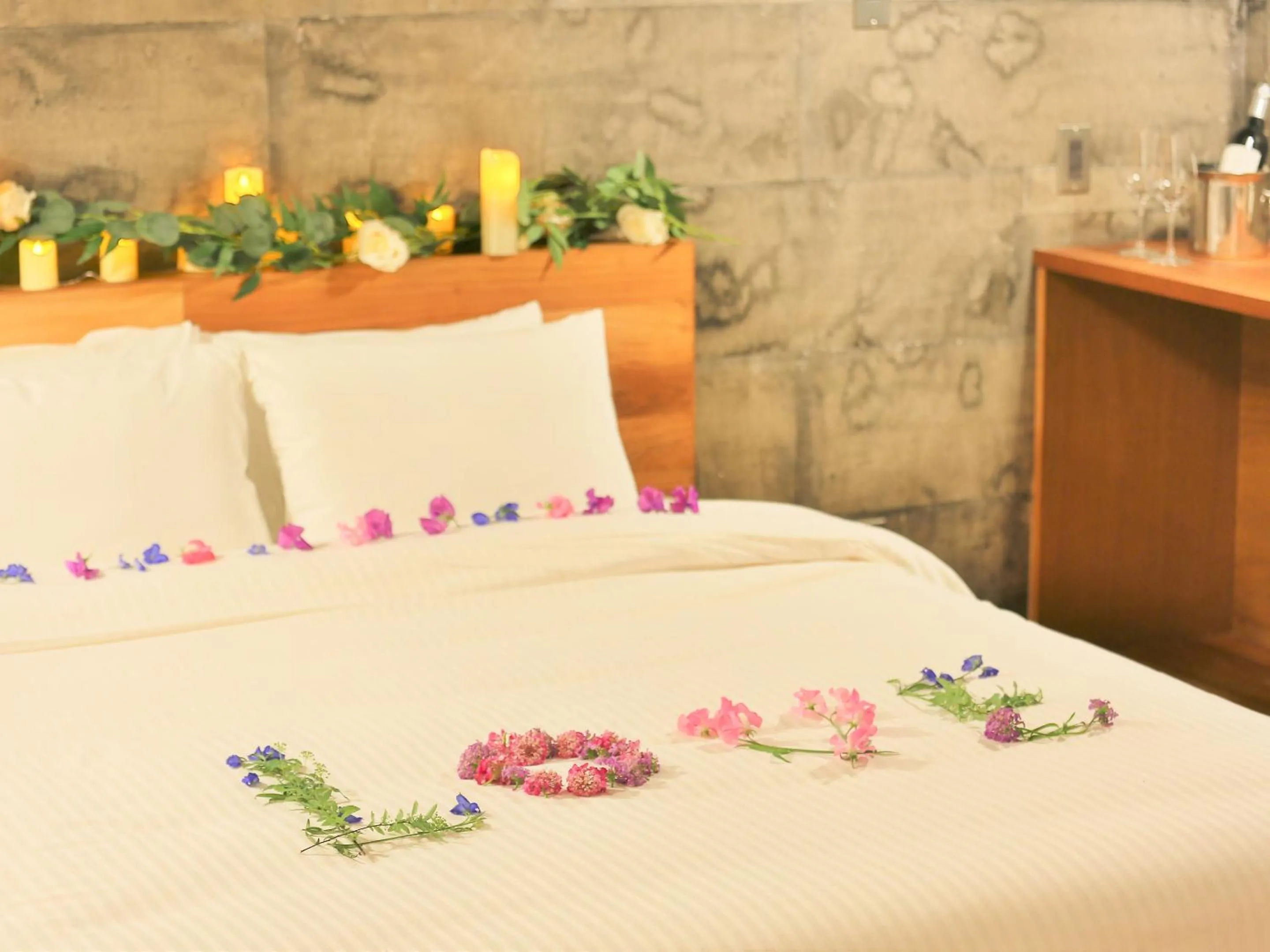 room service, Bed in Mukaka Villa