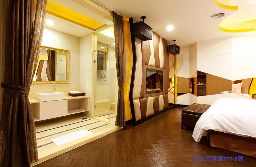 Bed in 探索汽車旅館 延平館 台北市旅館377-3號