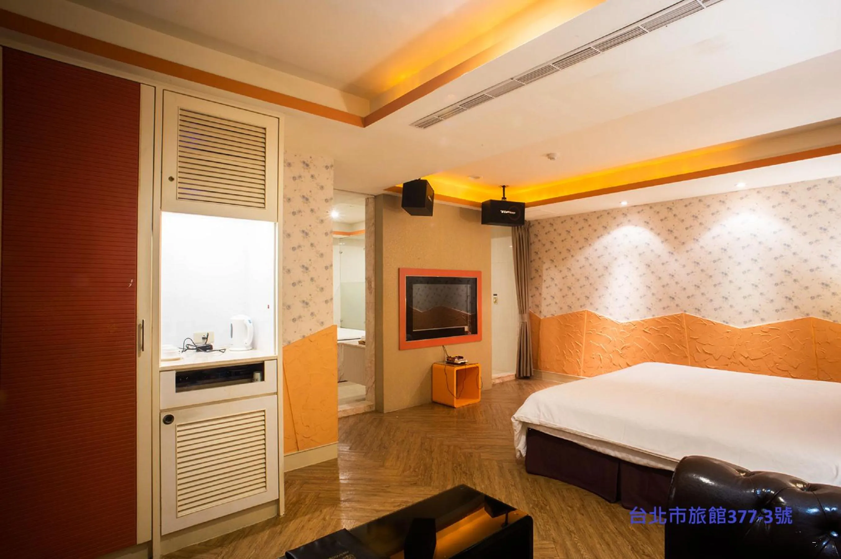 Bed in 探索汽車旅館 延平館 台北市旅館377-3號