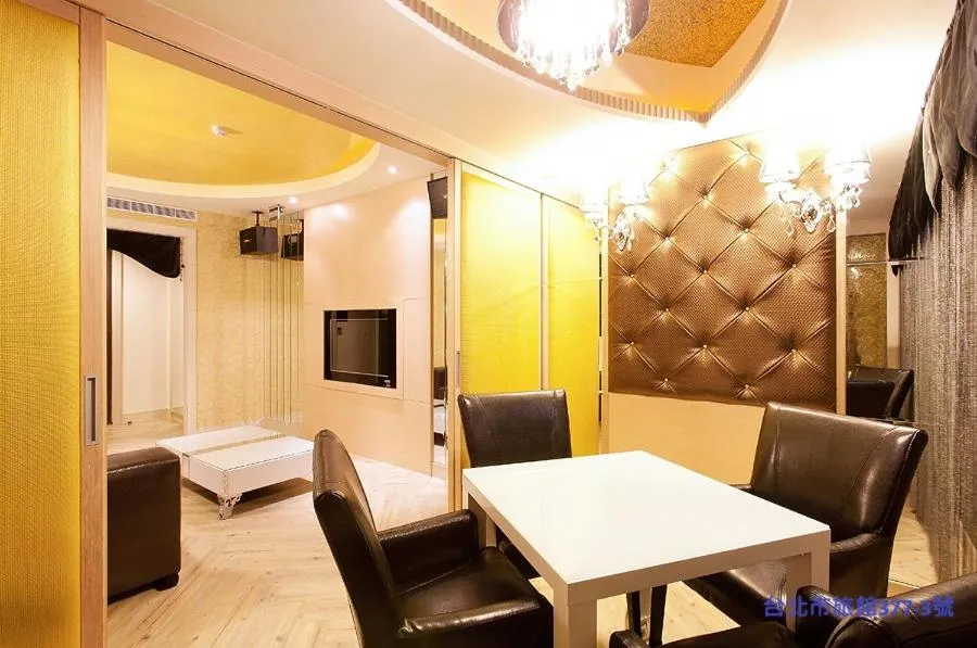 Bed in 探索汽車旅館 延平館 台北市旅館377-3號