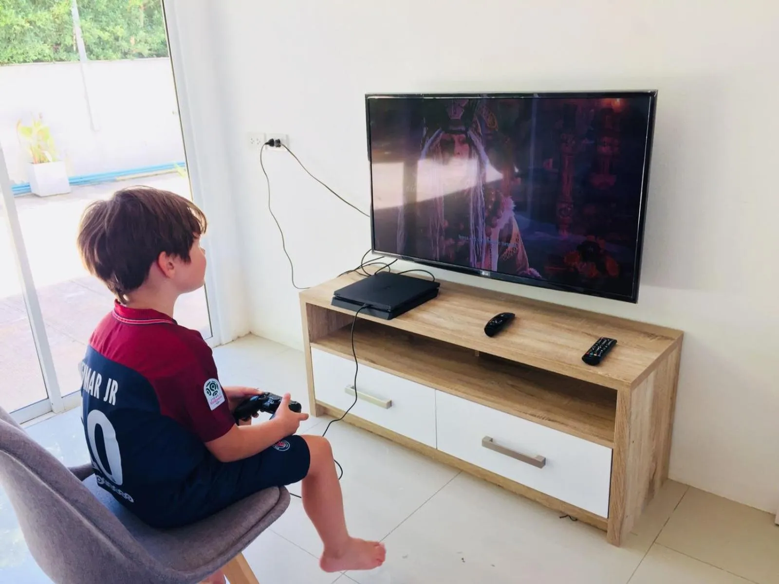 Communal lounge/ TV room in Lux Family Villas Krabi Ao Nang