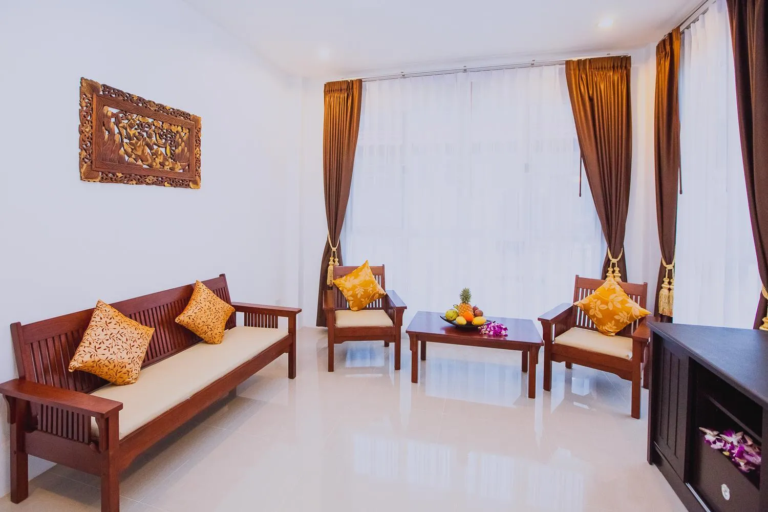 Communal lounge/ TV room in Lux Family Villas Krabi Ao Nang