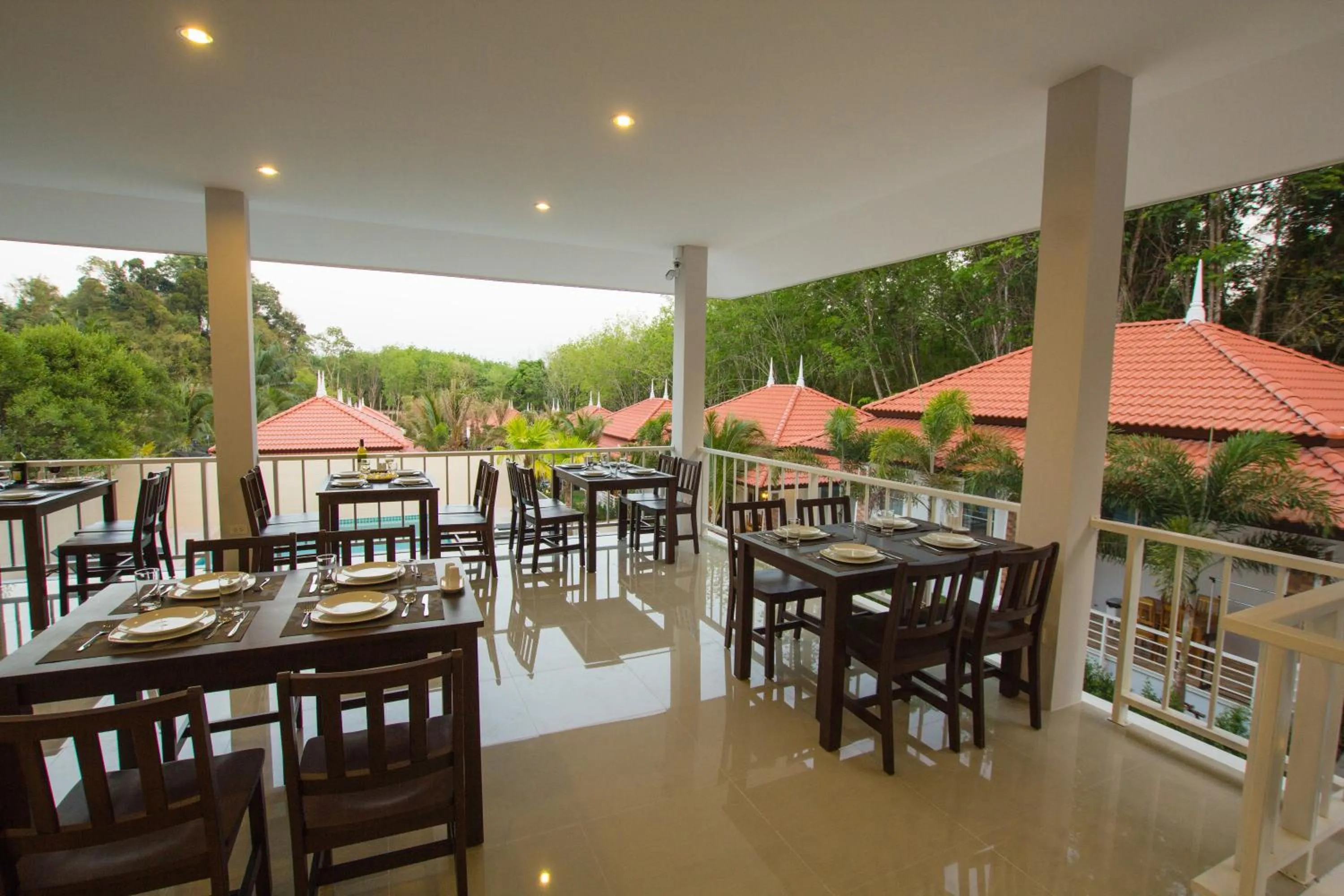 Restaurant/places to eat in Lux Family Villas Krabi Ao Nang