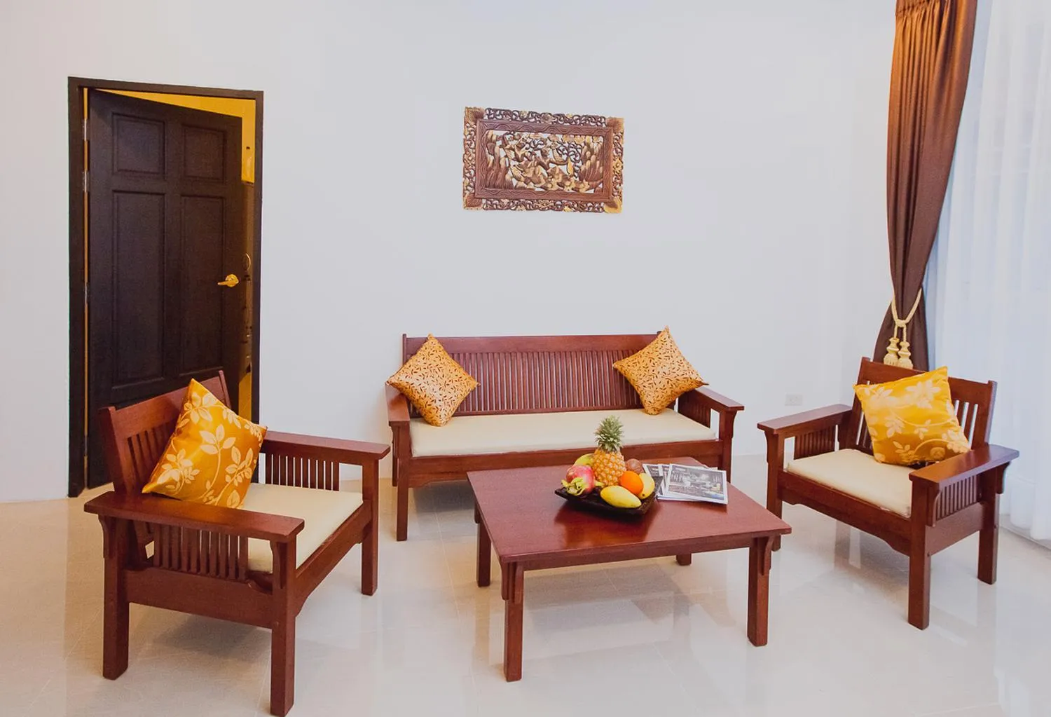 Communal lounge/ TV room in Lux Family Villas Krabi Ao Nang