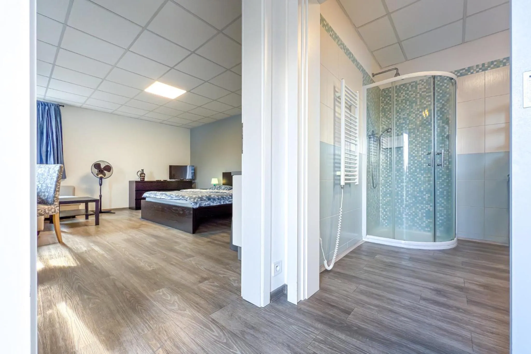 Shower, Bed in Aparthotel DKS