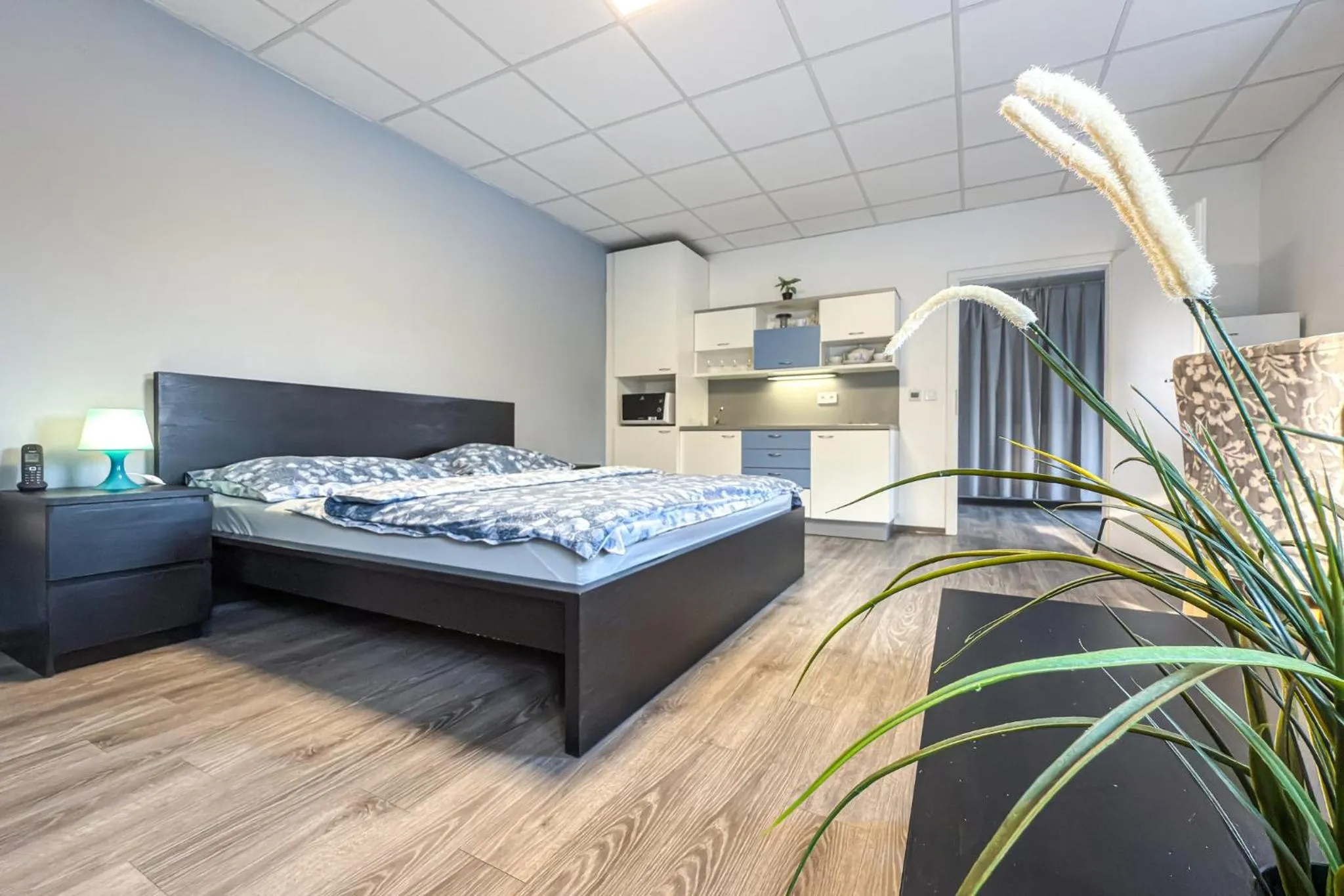 Kitchen or kitchenette, Bed in Aparthotel DKS