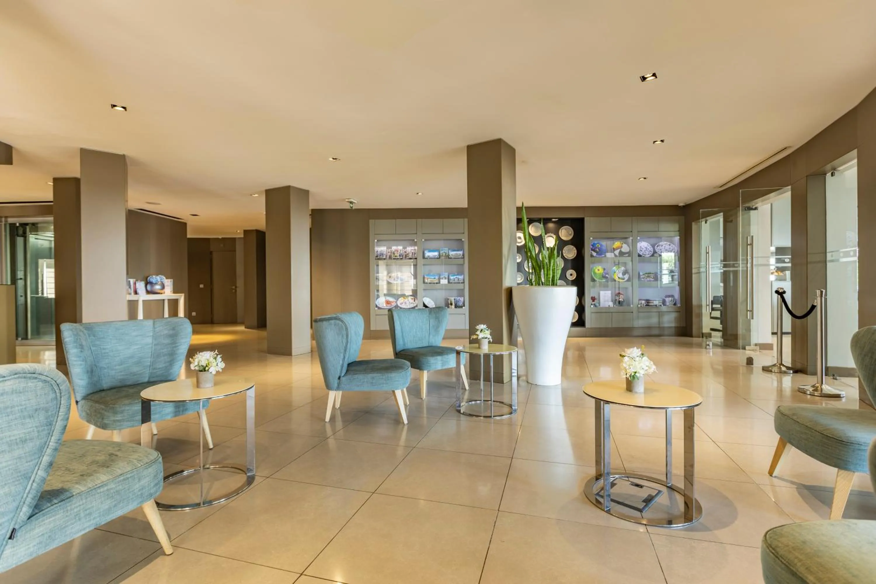 Lounge or bar in Montebelo Girassol Maputo Hotel