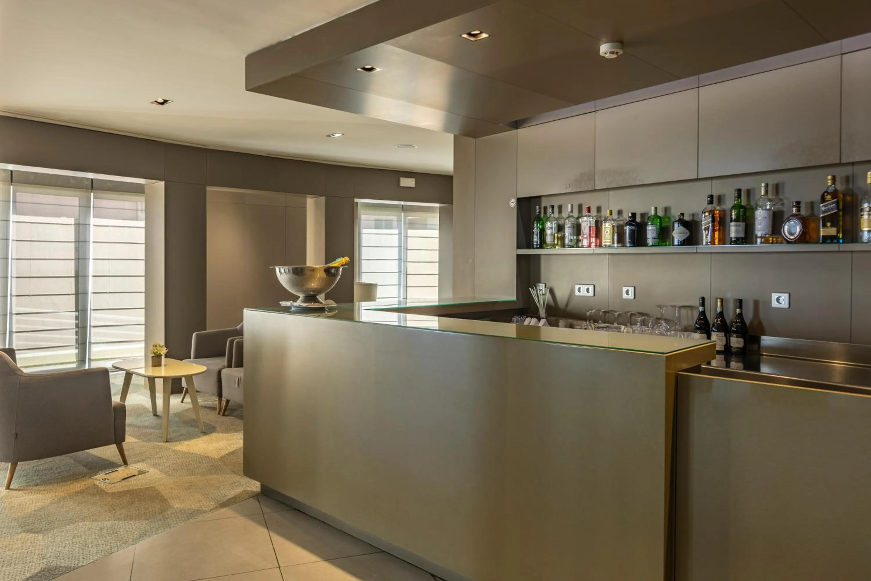 Lounge or bar in Montebelo Girassol Maputo Hotel