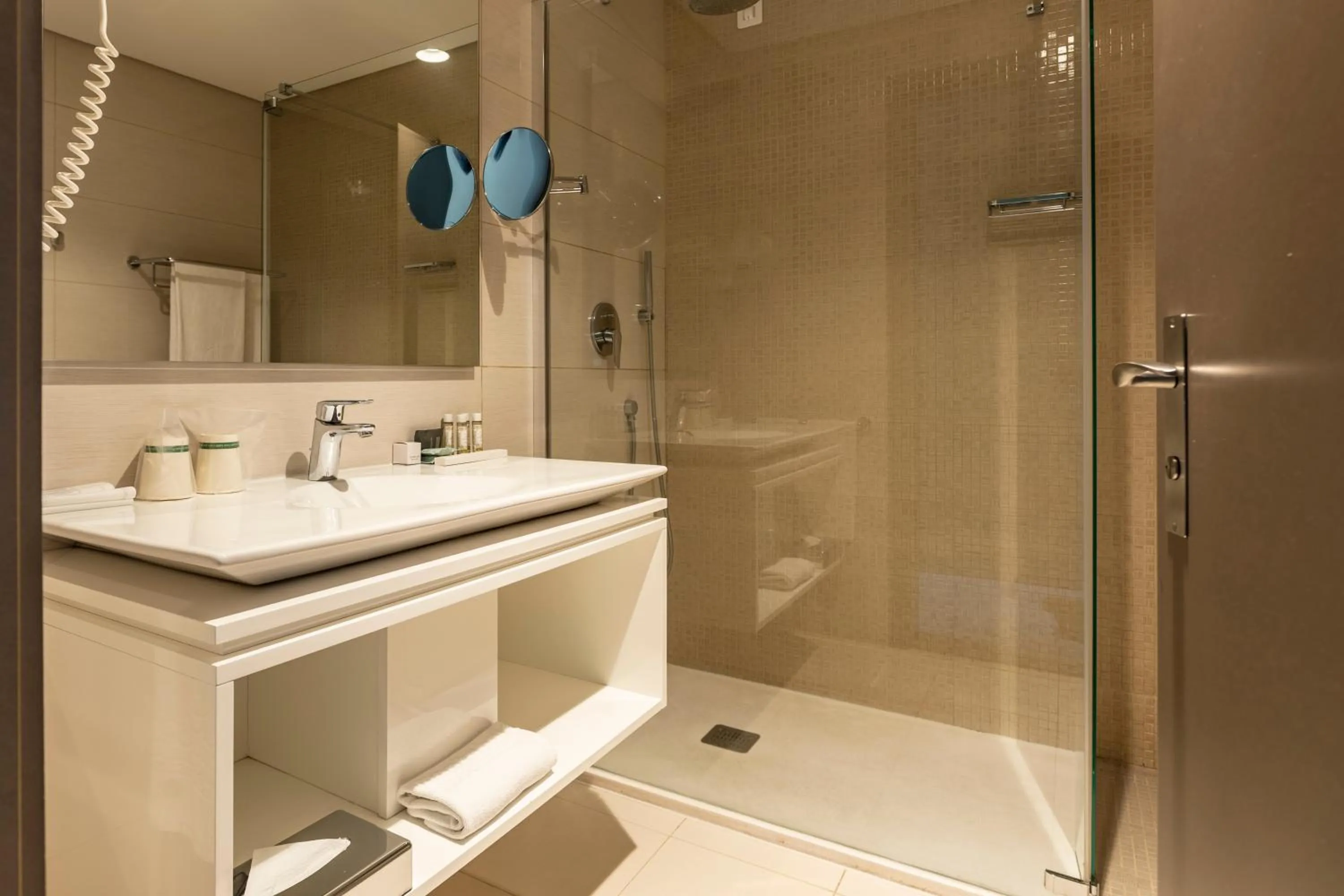 Bathroom in Montebelo Girassol Maputo Hotel