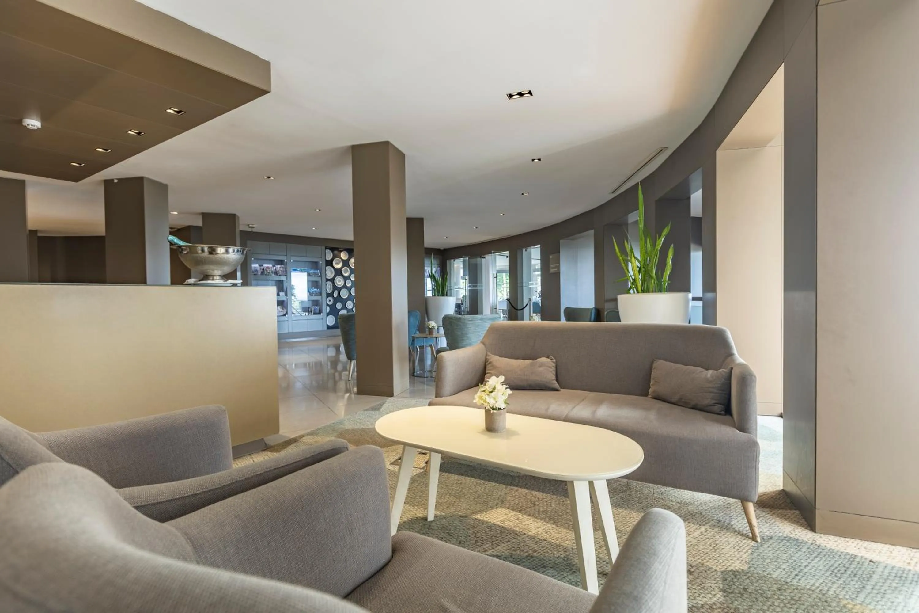 Lounge or bar in Montebelo Girassol Maputo Hotel