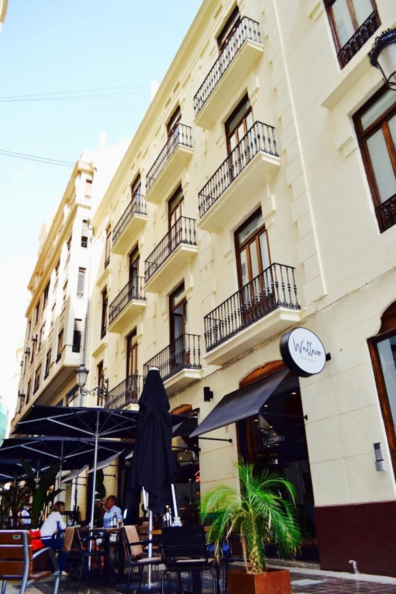 Facade/entrance in Apartamentos Wallace