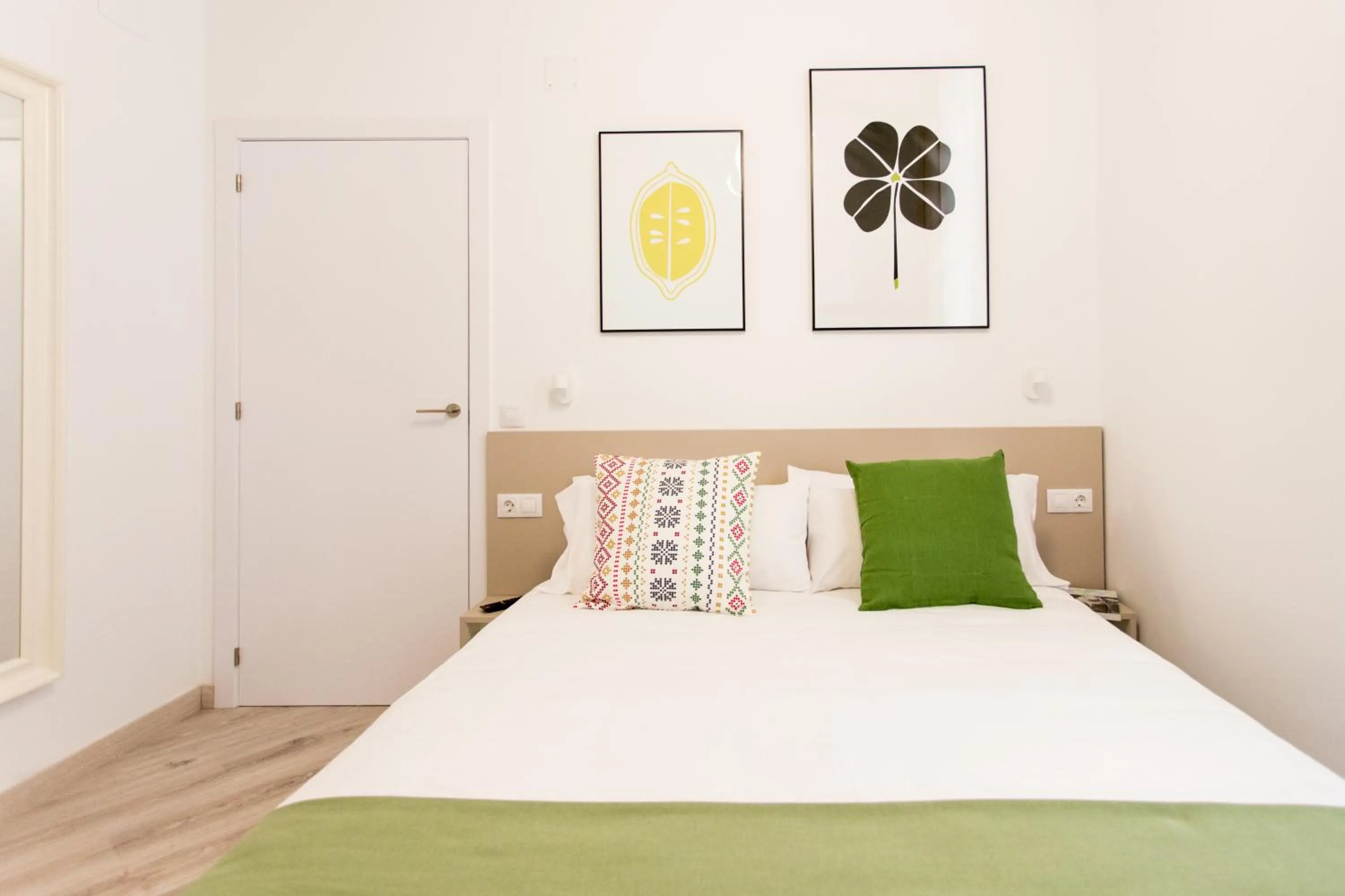 Photo of the whole room in Apartamentos Wallace