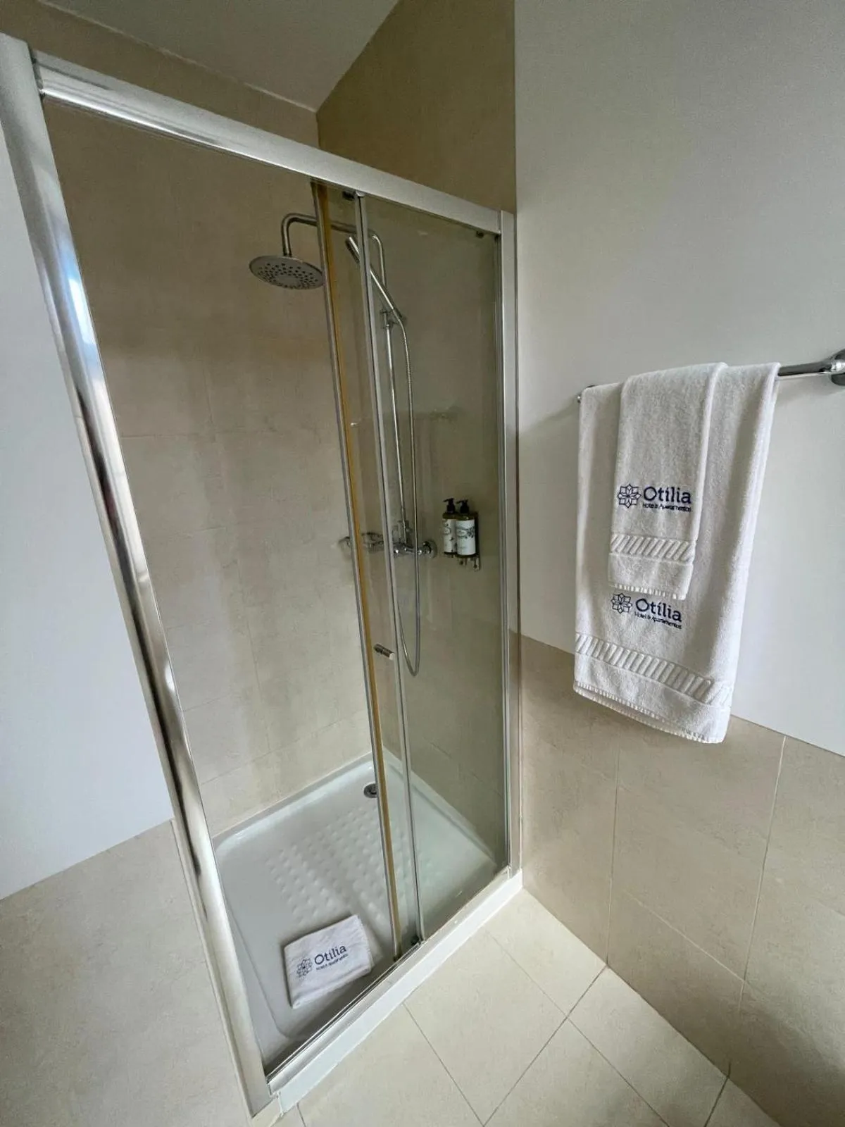 Shower in Otília Apartamentos