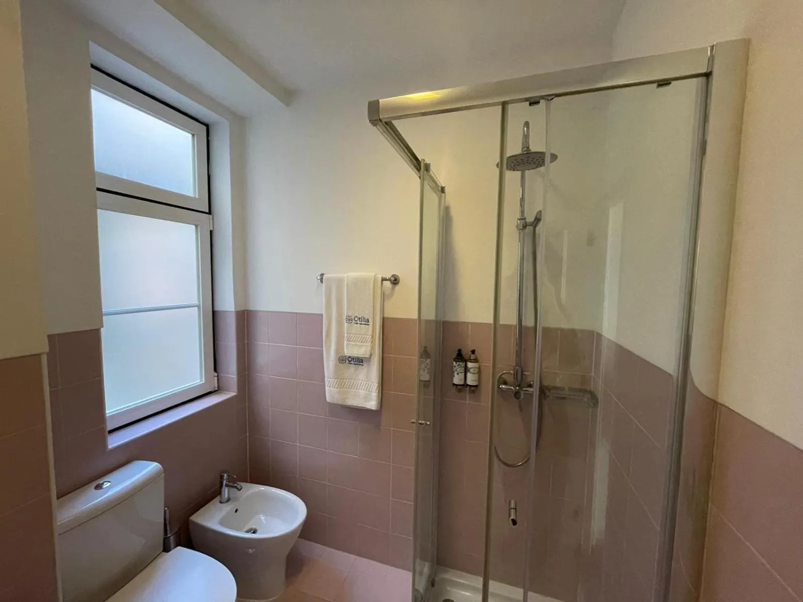 Shower in Otília Apartamentos