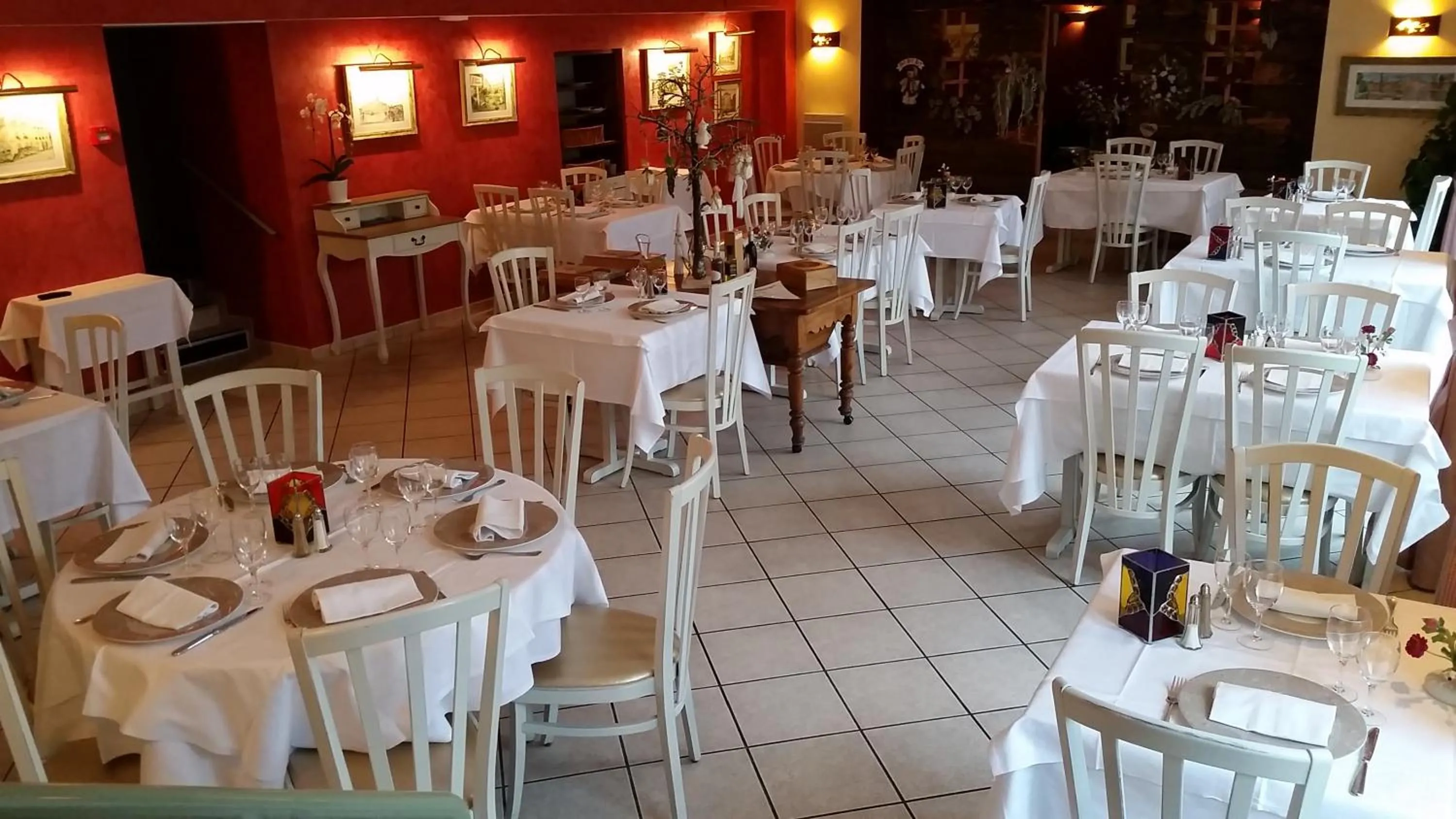 Restaurant/places to eat in Le Val d'Amby