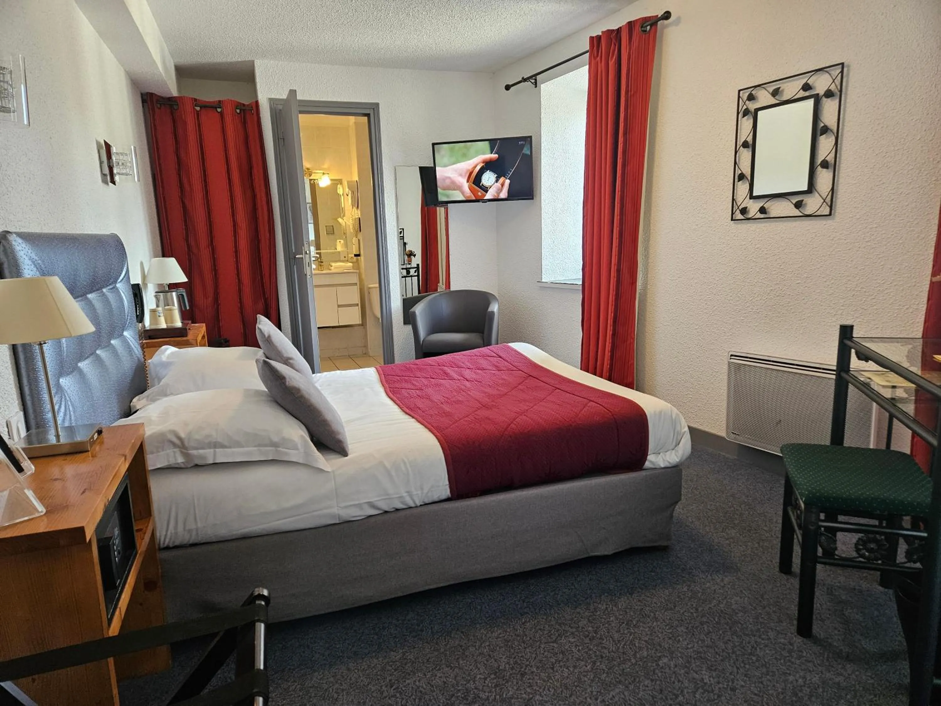 Photo of the whole room, Bed in Le Val d'Amby