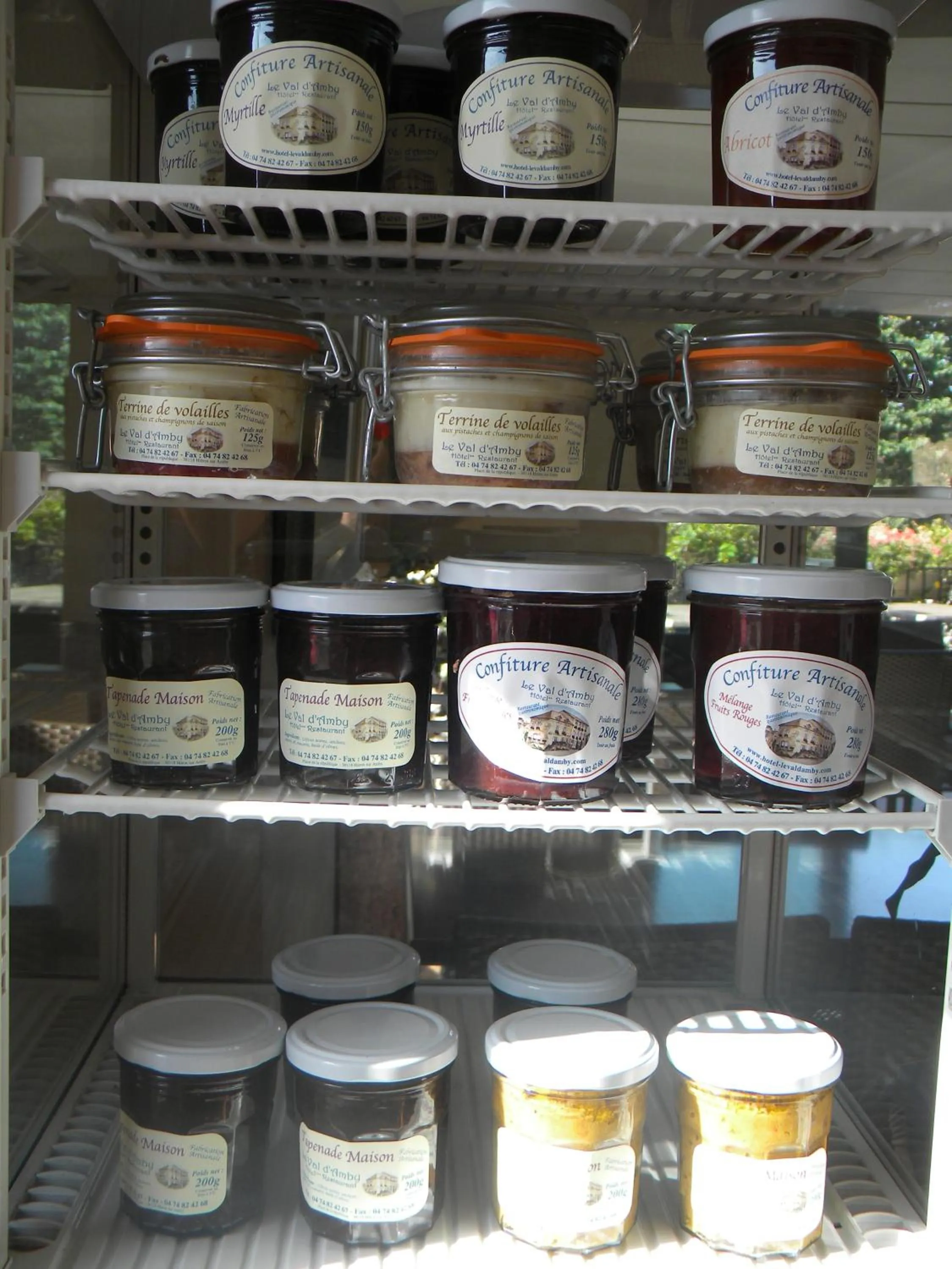 On-site shops in Le Val d'Amby