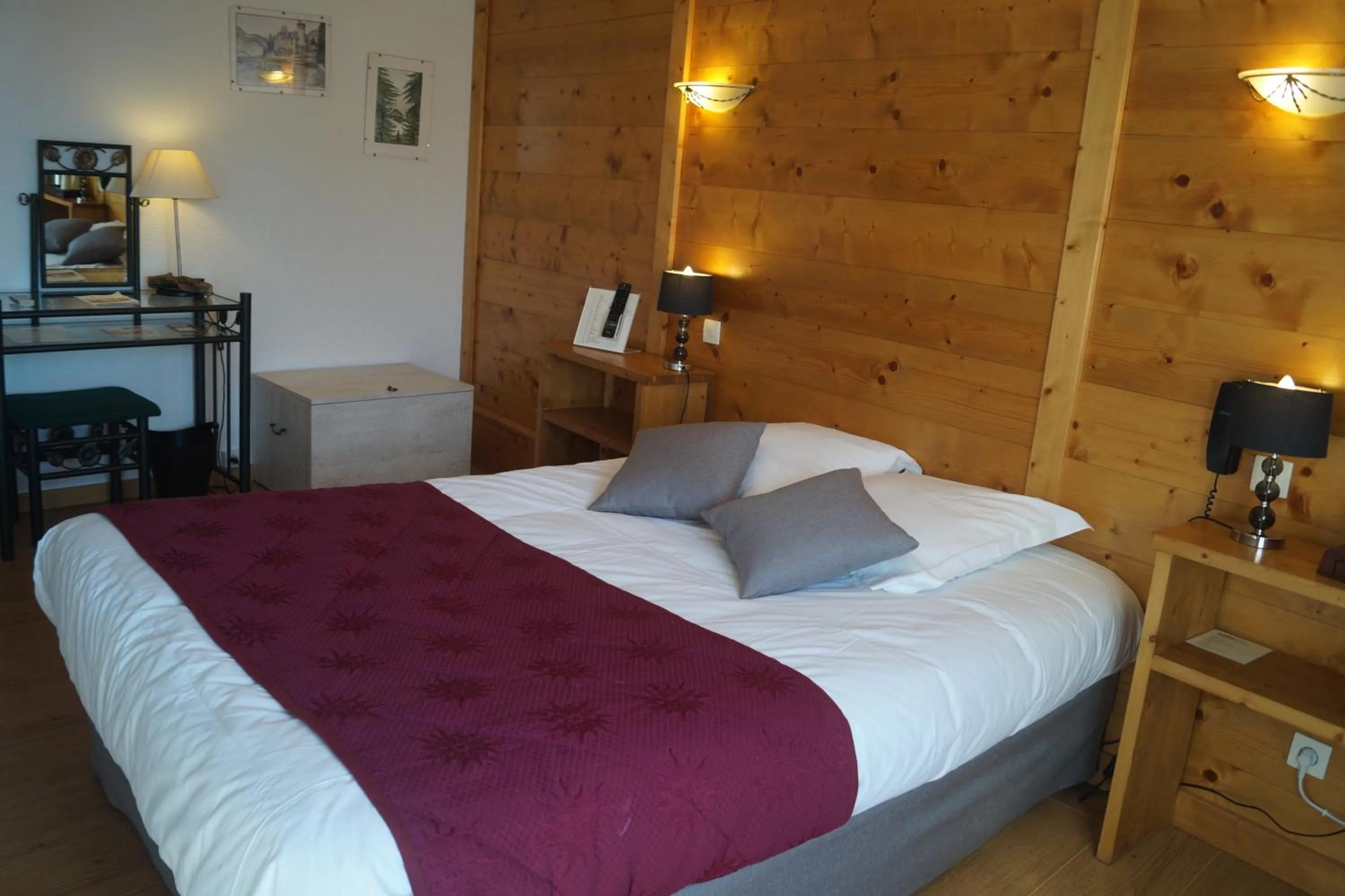 Photo of the whole room, Bed in Le Val d'Amby