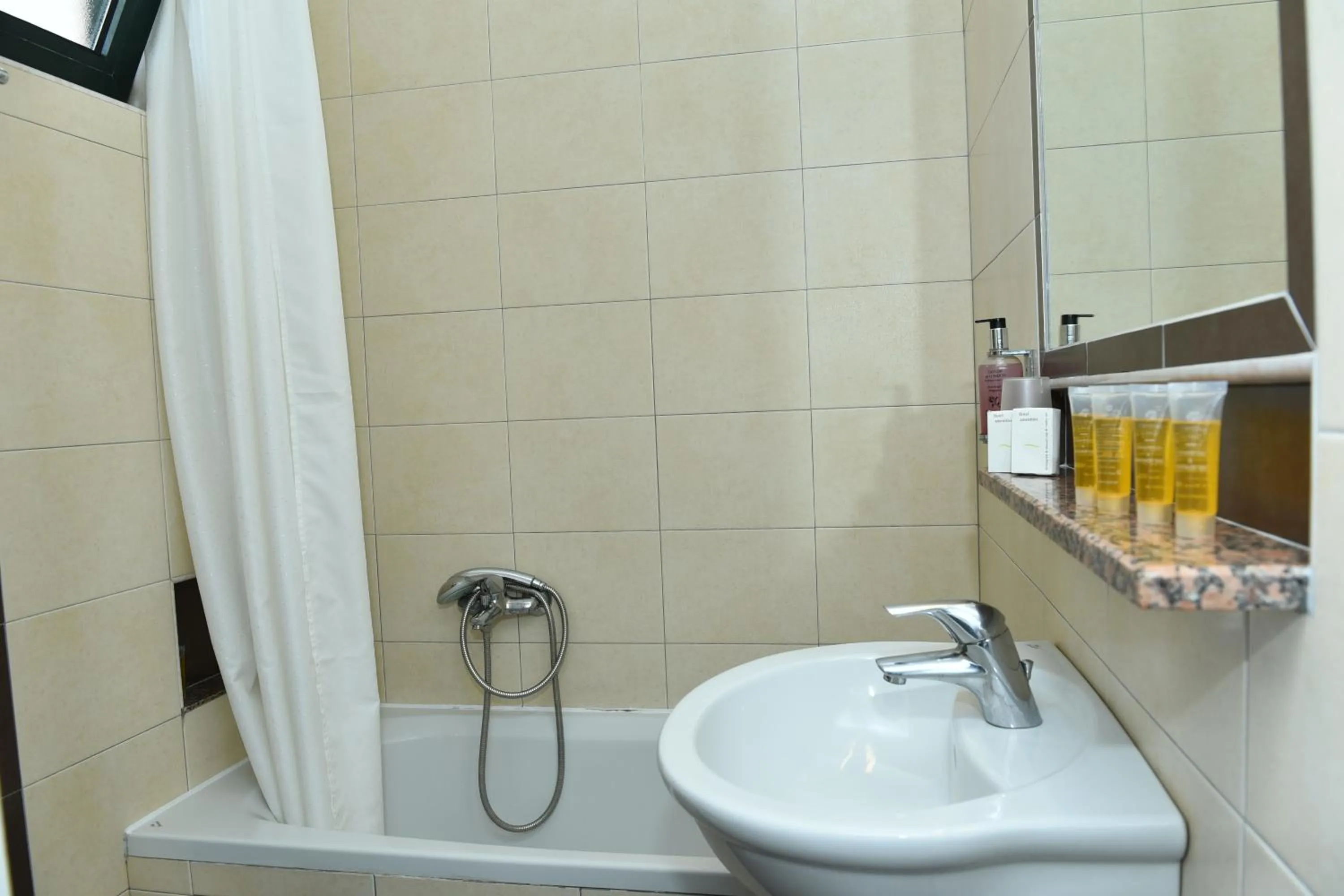 Bath in Phaistos Hotel