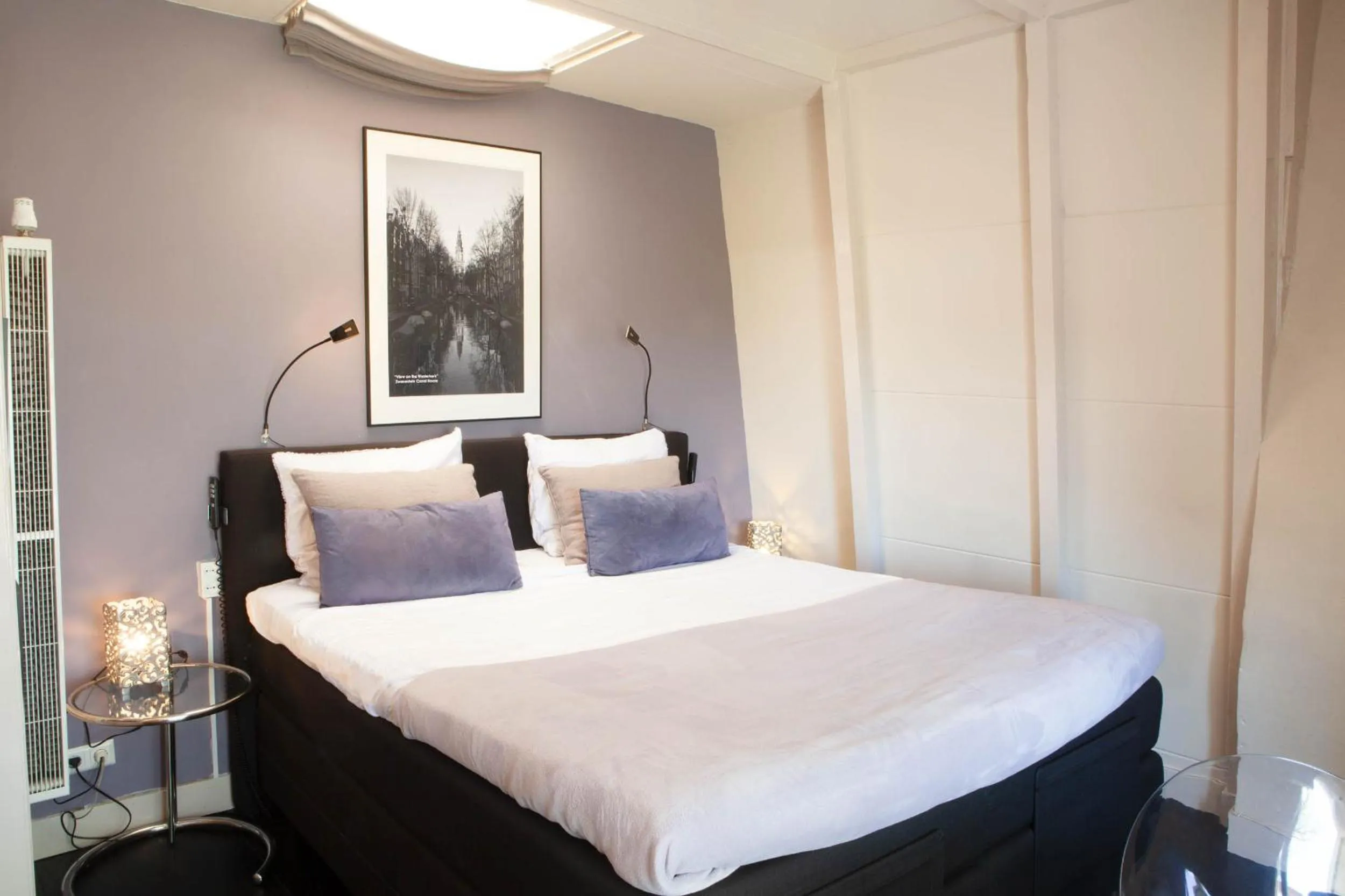 Bed in Zwanestein Canal House