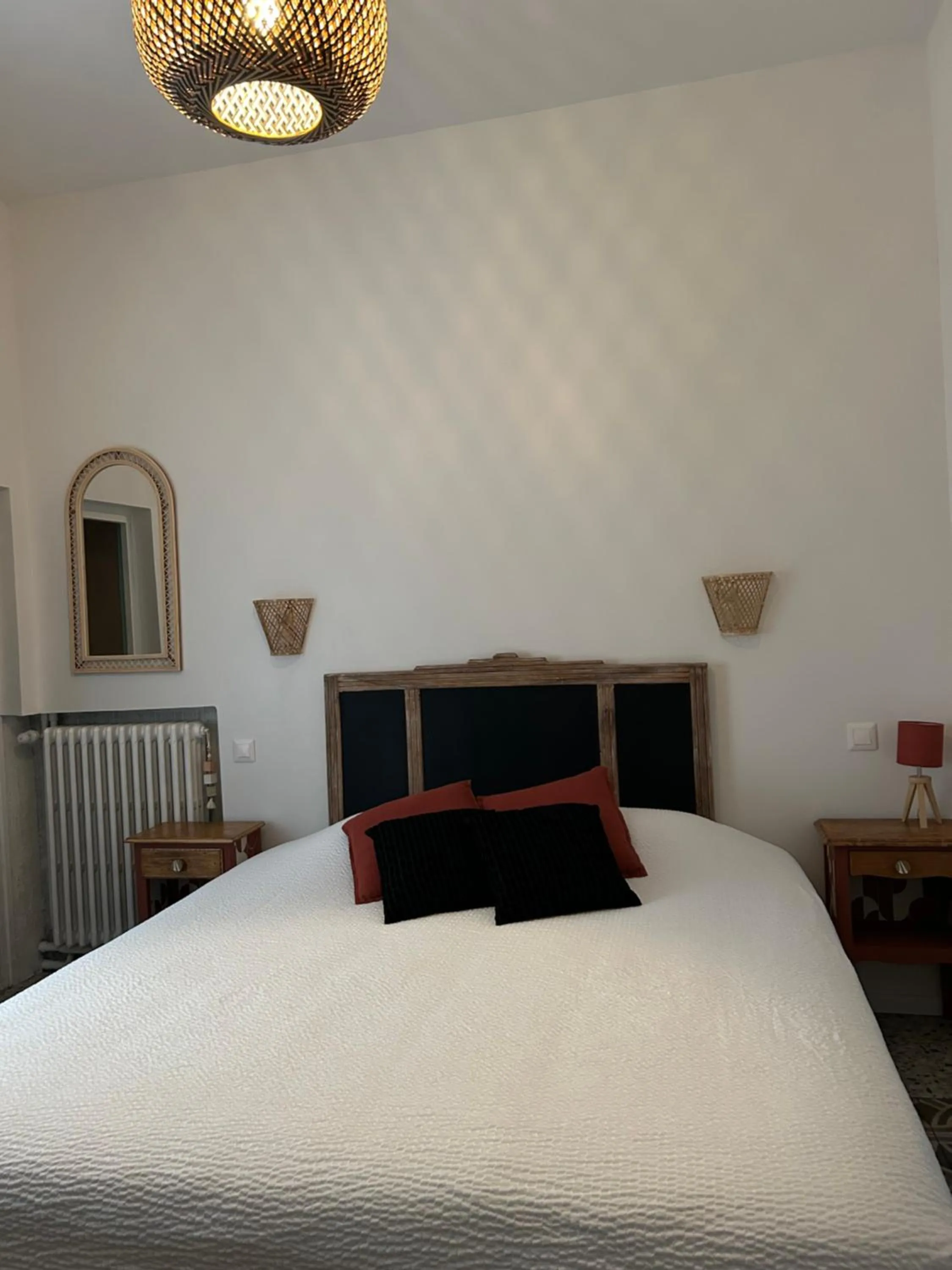 Bedroom, Bed in Hotel de France