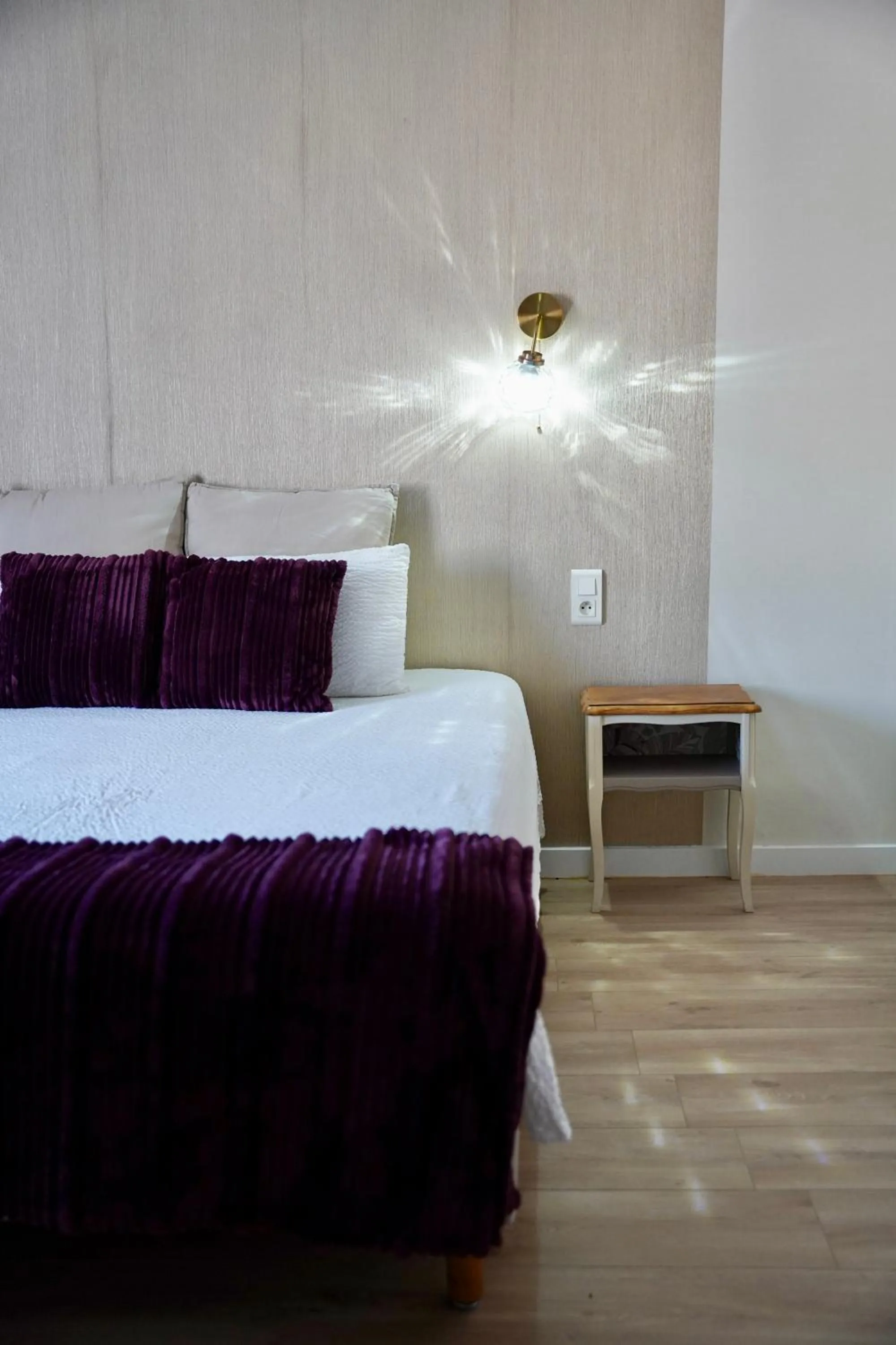 Bedroom, Bed in Hotel de France